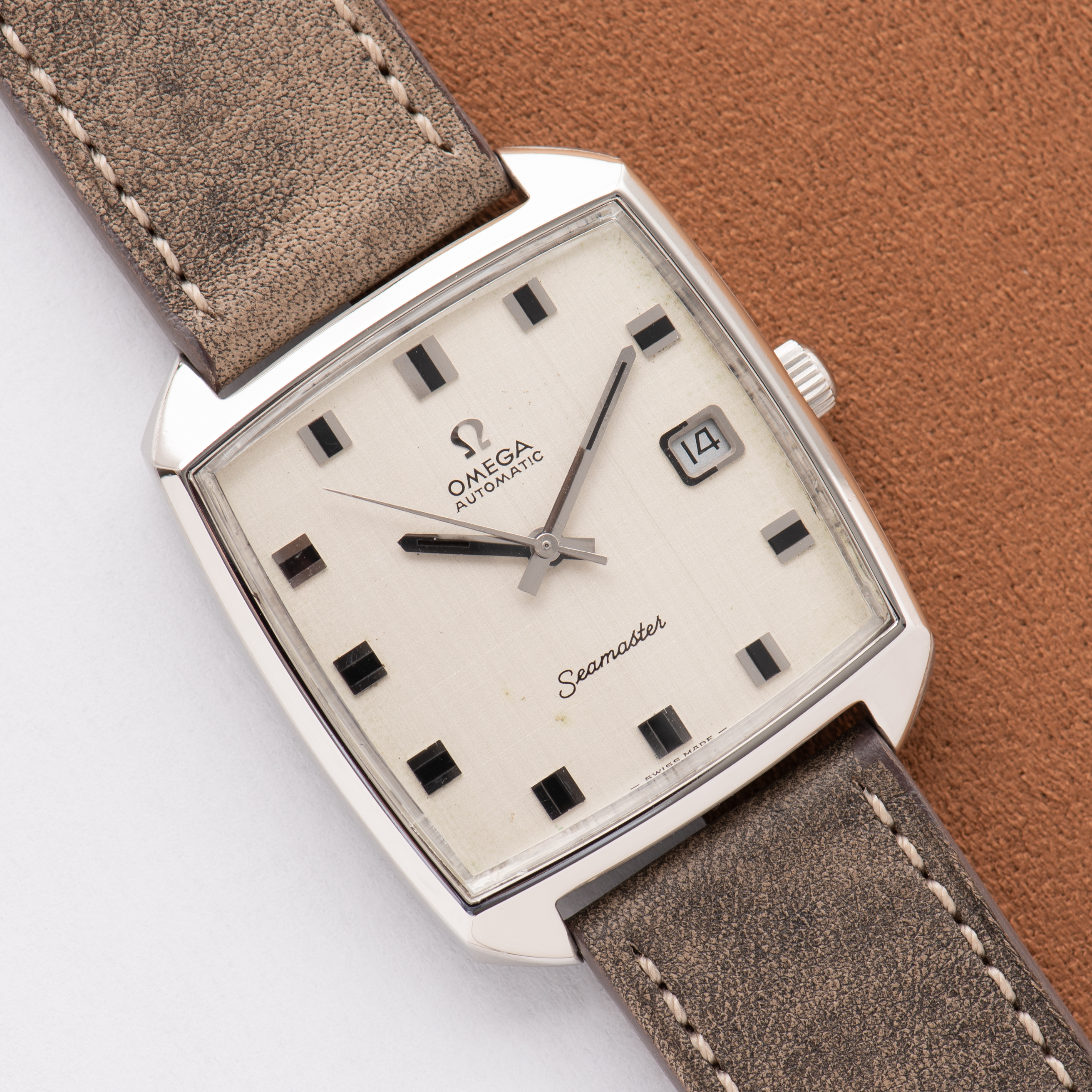 View of Omega Automatic Seamaster "Linen dial" Réf 166.042 11-70 from 1969