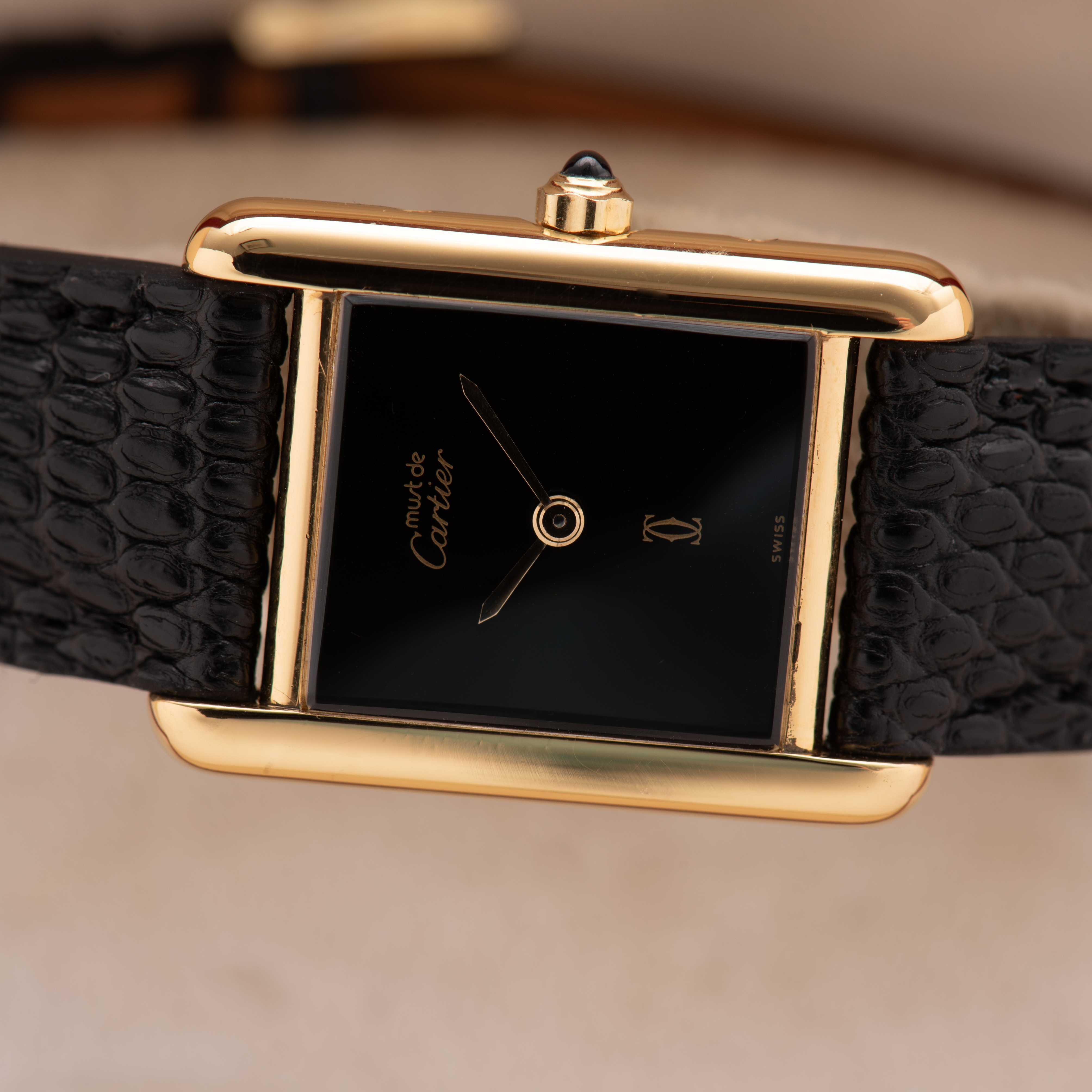 Zicht op Cartier Tank De Must Vermeil Petite Model Black PM Réf 3 66001