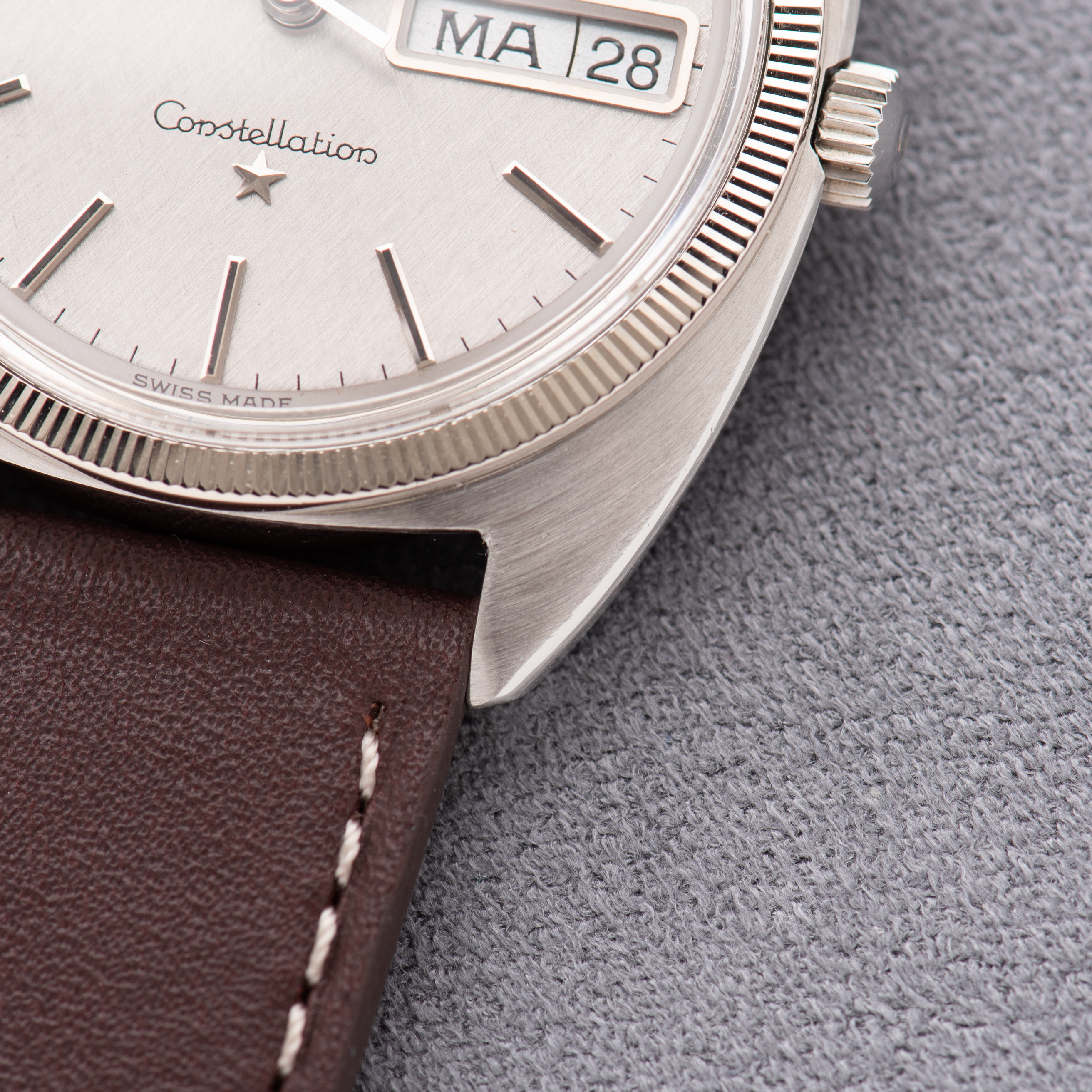 View of Omega Constellation Chronometer Linen Silver dial C-shape from 1968 Réf 168.029