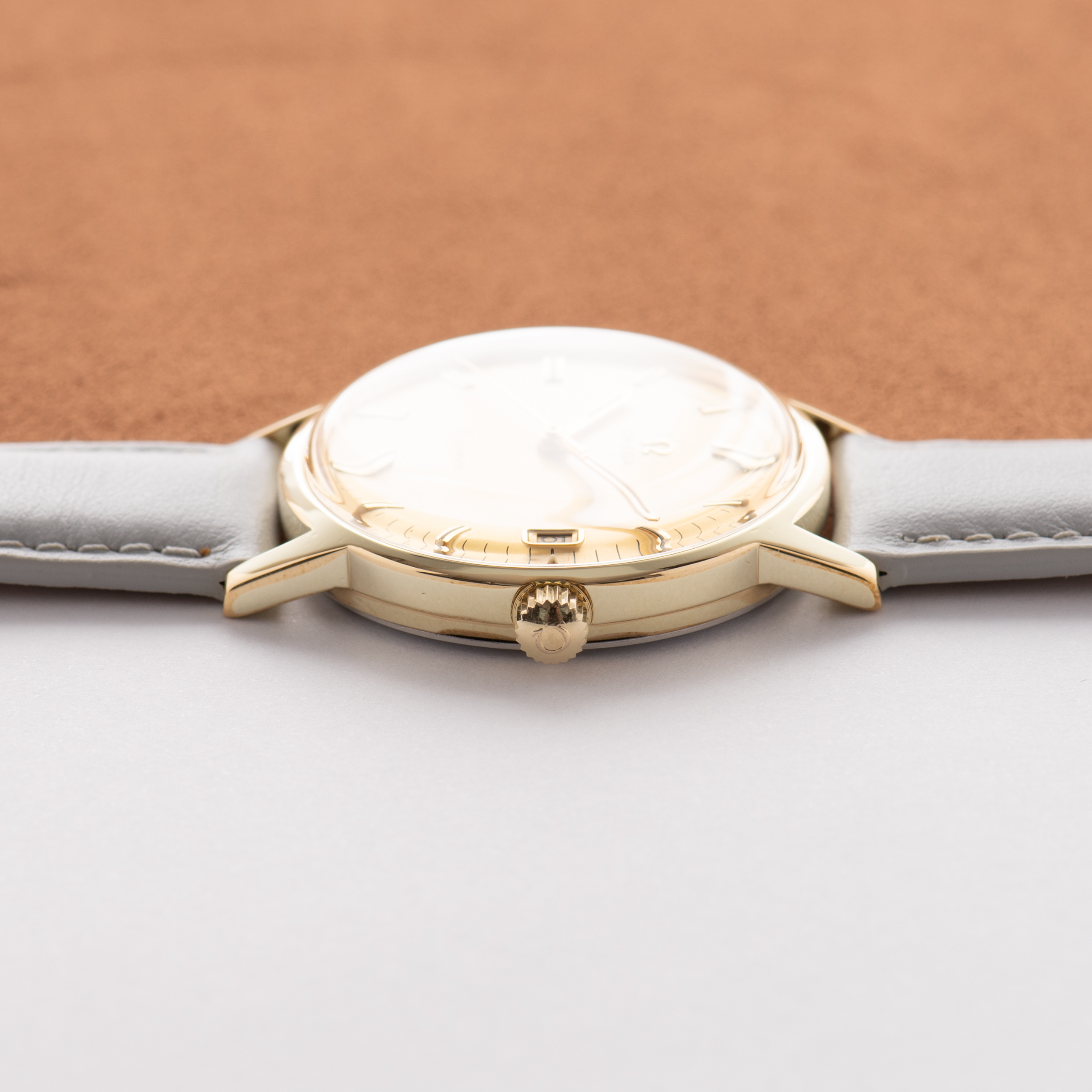 Vue de Omega Genève Date Gold Dial Réf 136.070 from 1970