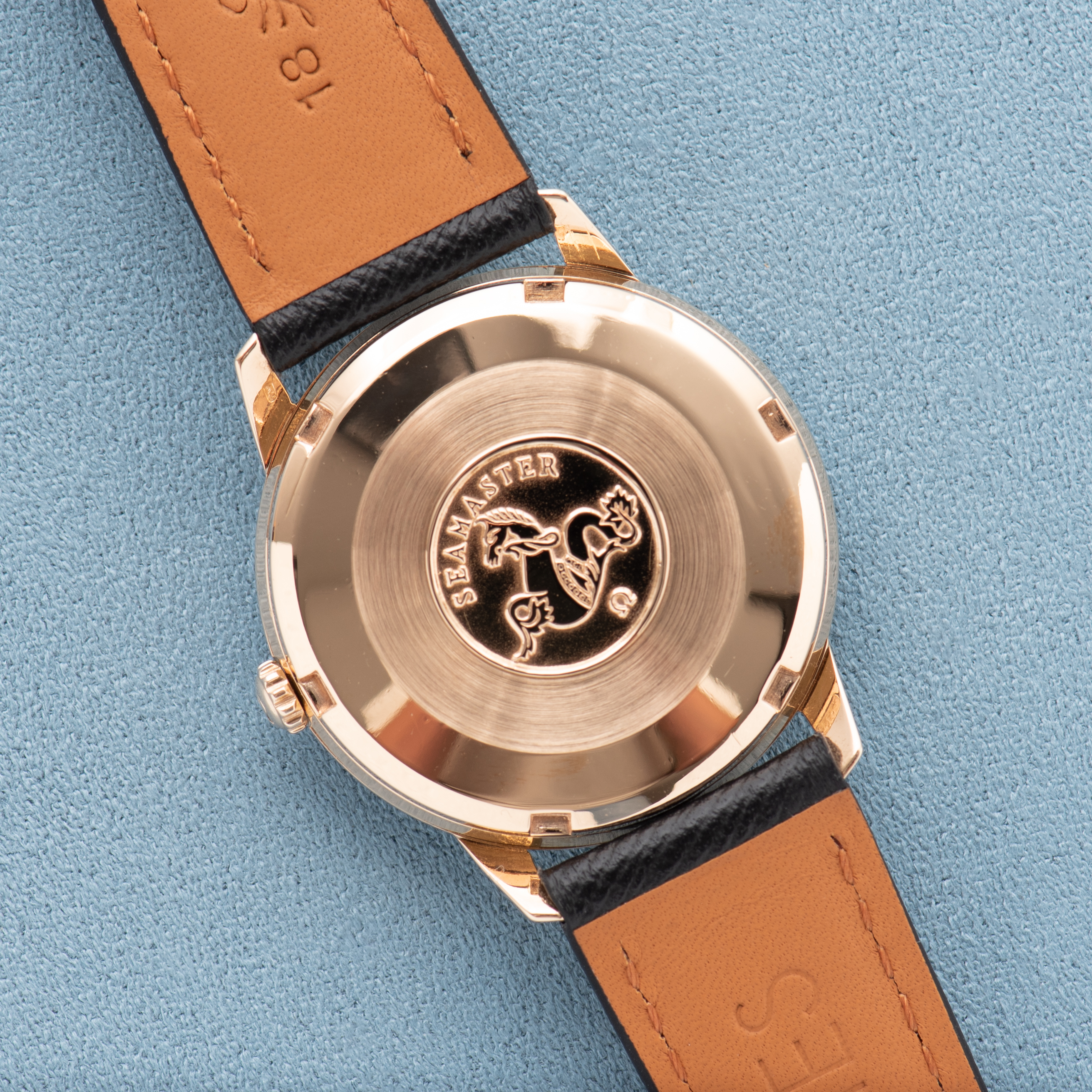 Vue de Omega Automatic Seamaster Date Pink Gold 18k from 1965 Réf 166.001