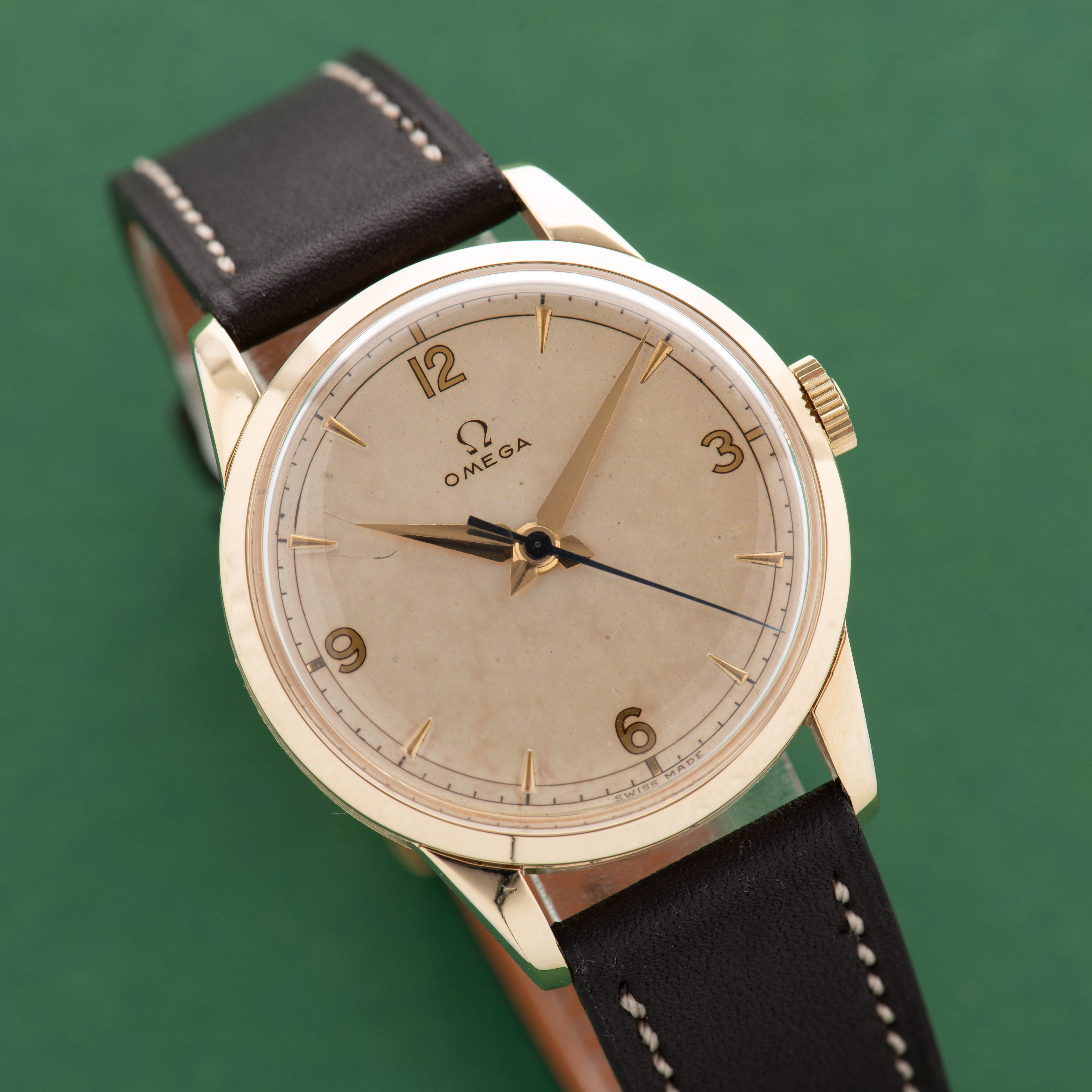 Vue de Omega mécanique cal 283 réf 2513-2 from 1947