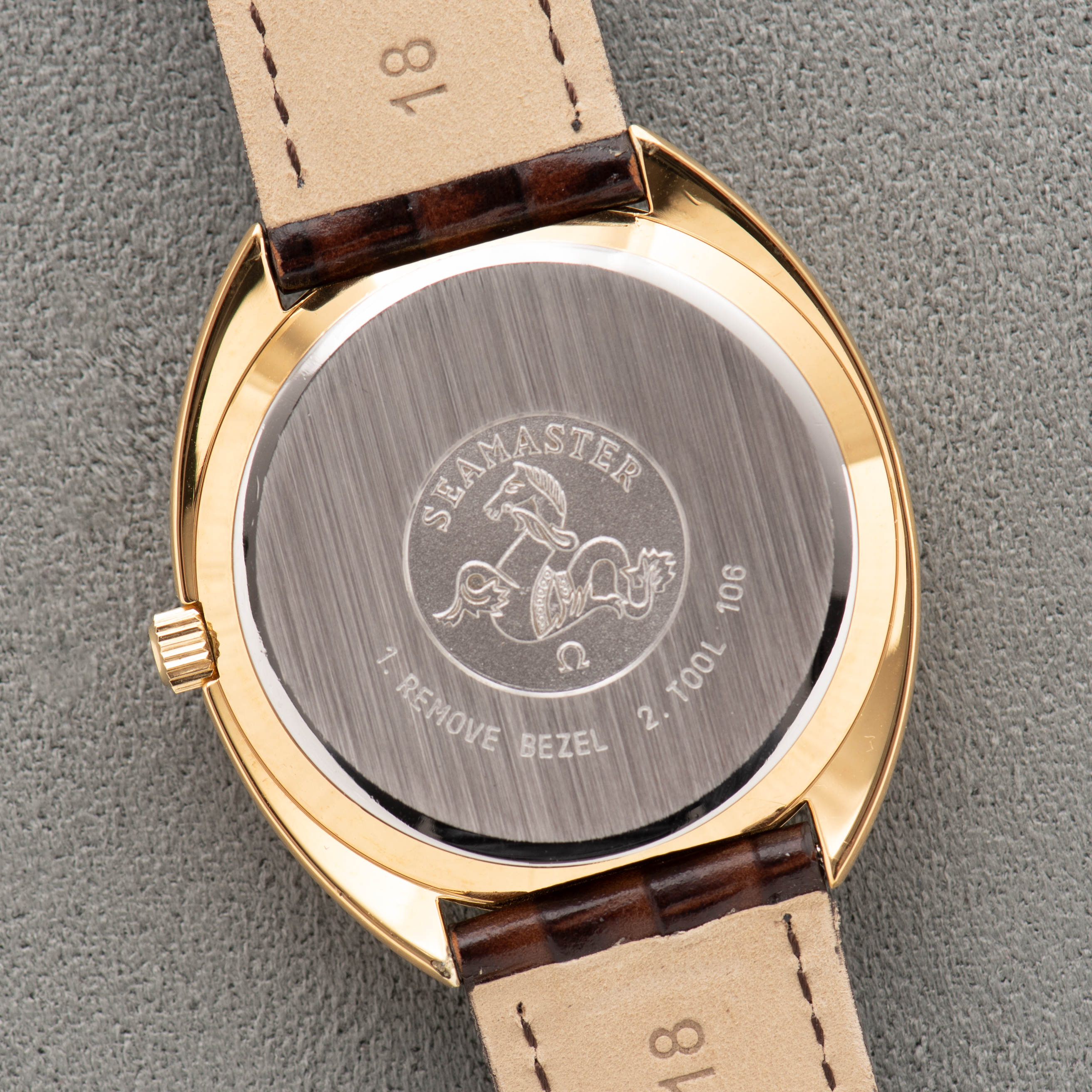Vue de Omega Quartz Seamaster Date Gold Dial réf 196.0078 cal 1342 from 1979