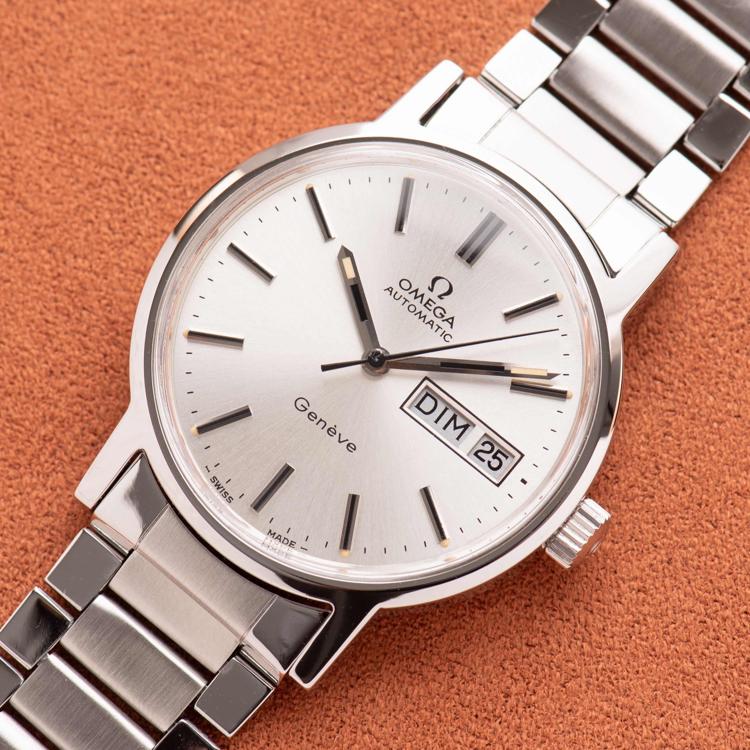 Zicht op Omega Automatic Genève Steel Day-Date Vanaf 1972 Ref 166.017