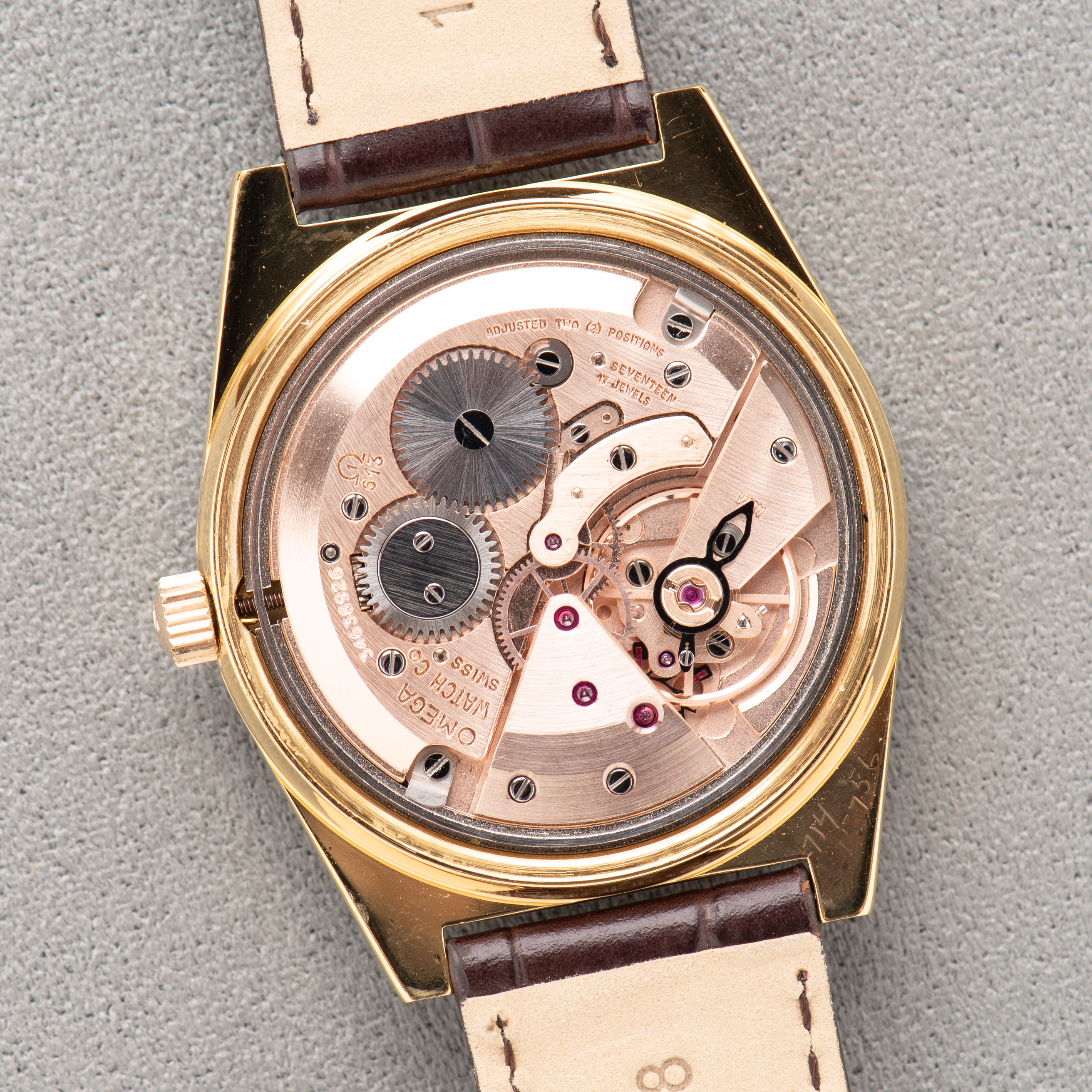 Vue de Omega Genève Date Gold Dial Réf 136.0049 from 1972