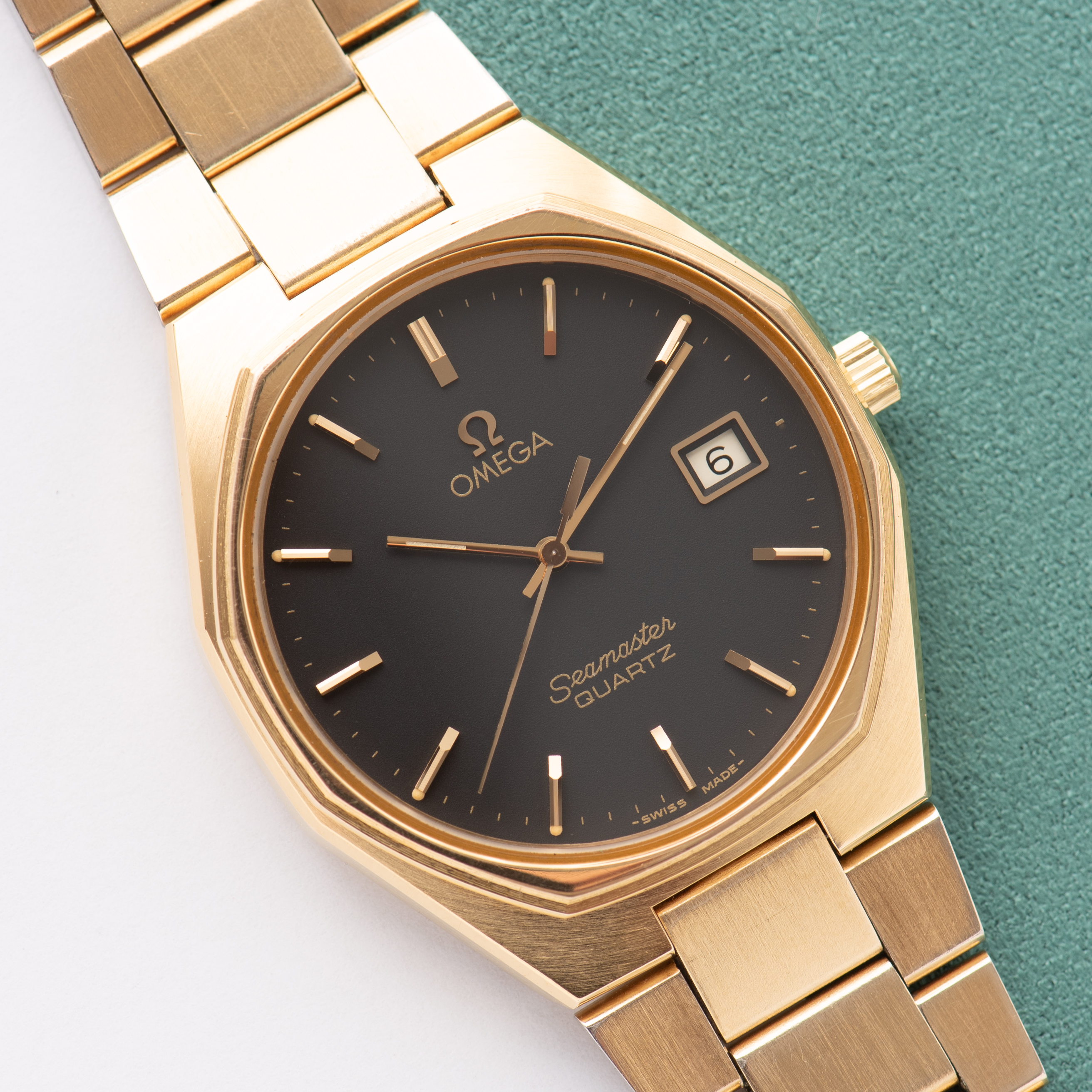 View of Omega Seamaster Quartz Black Mat Dial Réf 1960128 from 1979