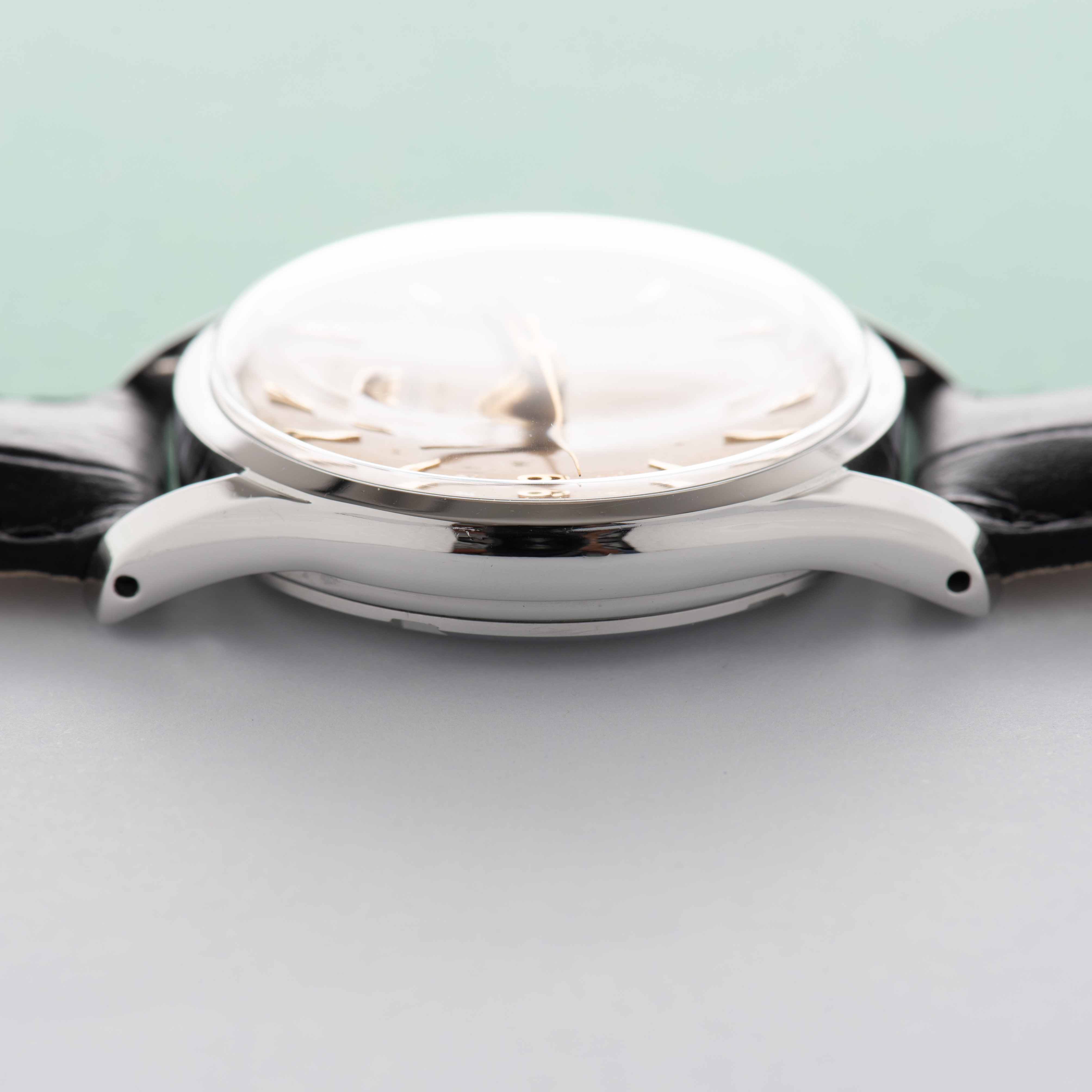 View of Omega Dress Cal 283 réf 2640-9 SC from 1952