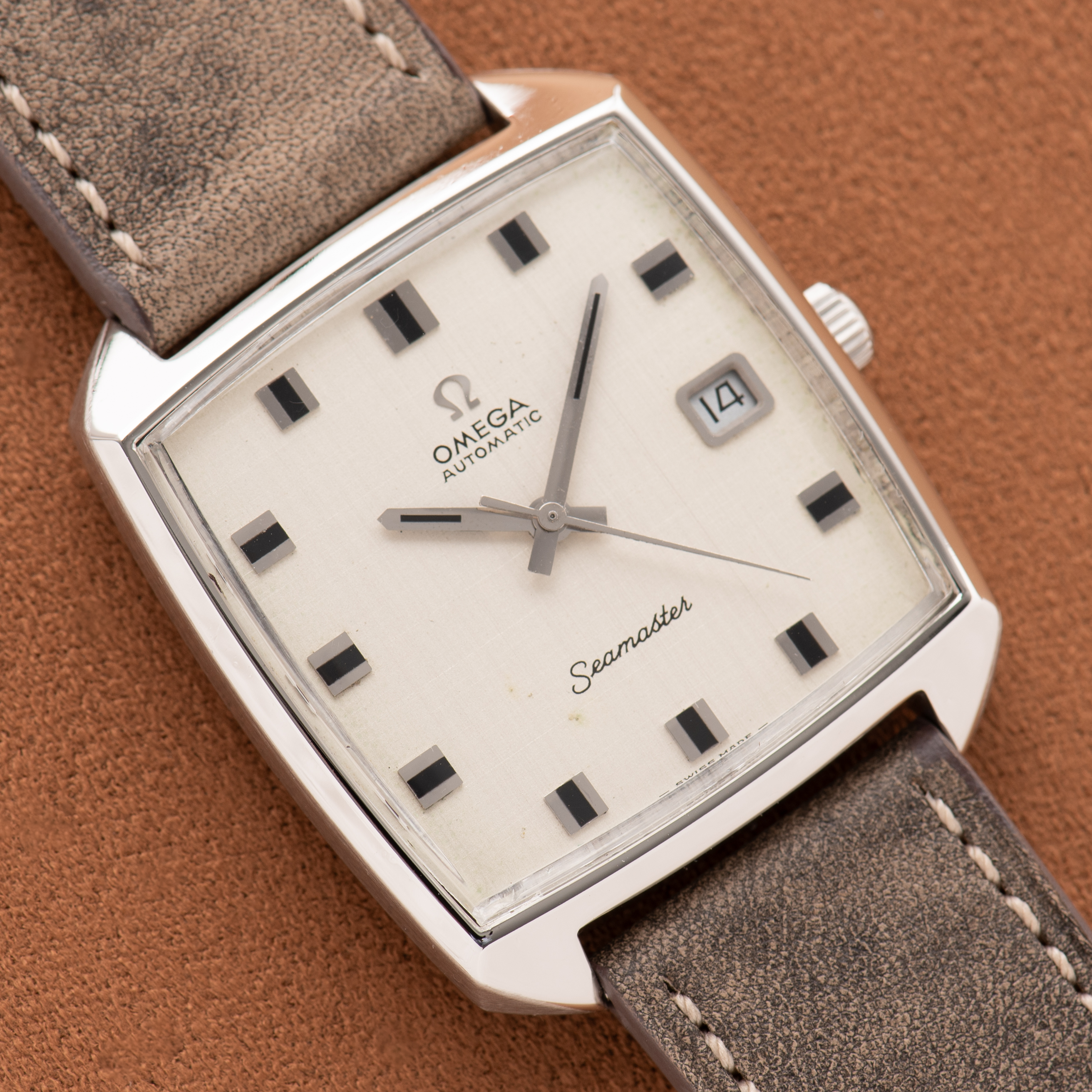 View of Omega Automatic Seamaster "Linen dial" Réf 166.042 11-70 from 1969