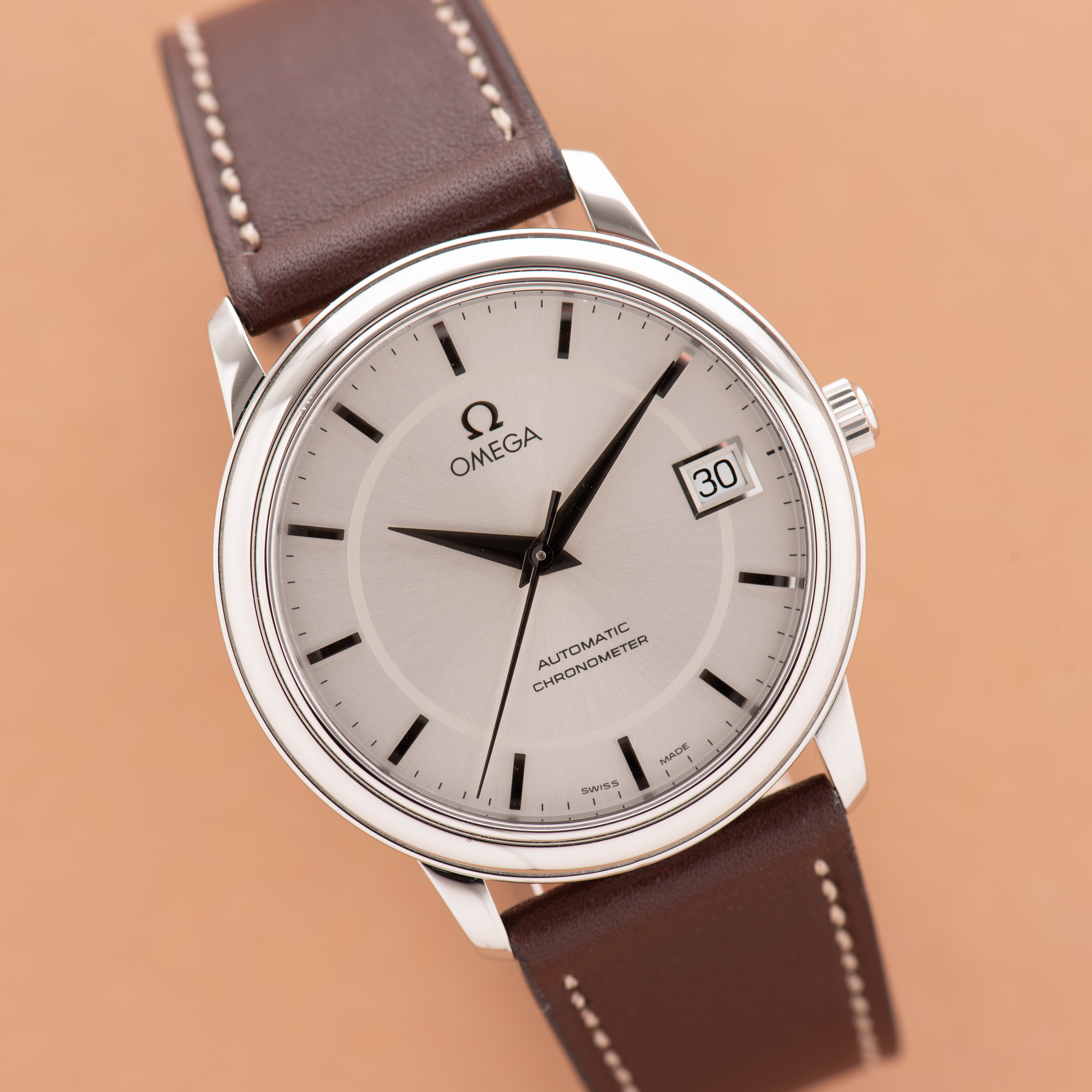 Zicht op Omega De Ville Prestige Automatic Datum Ref 168.1050 cal 1120 uit 2007