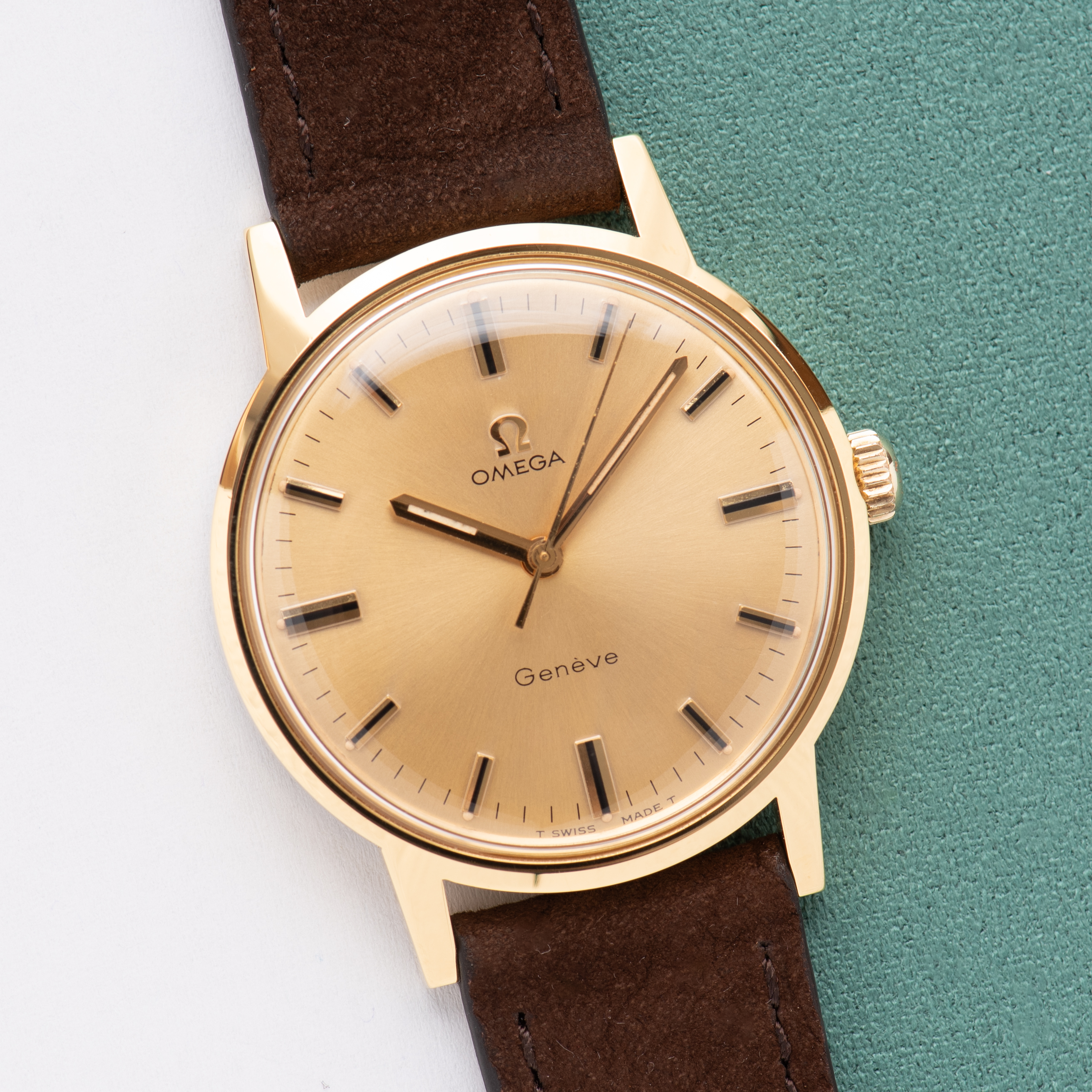 Zicht op Omega Genève Gold dial Réf 135.070 from 1969