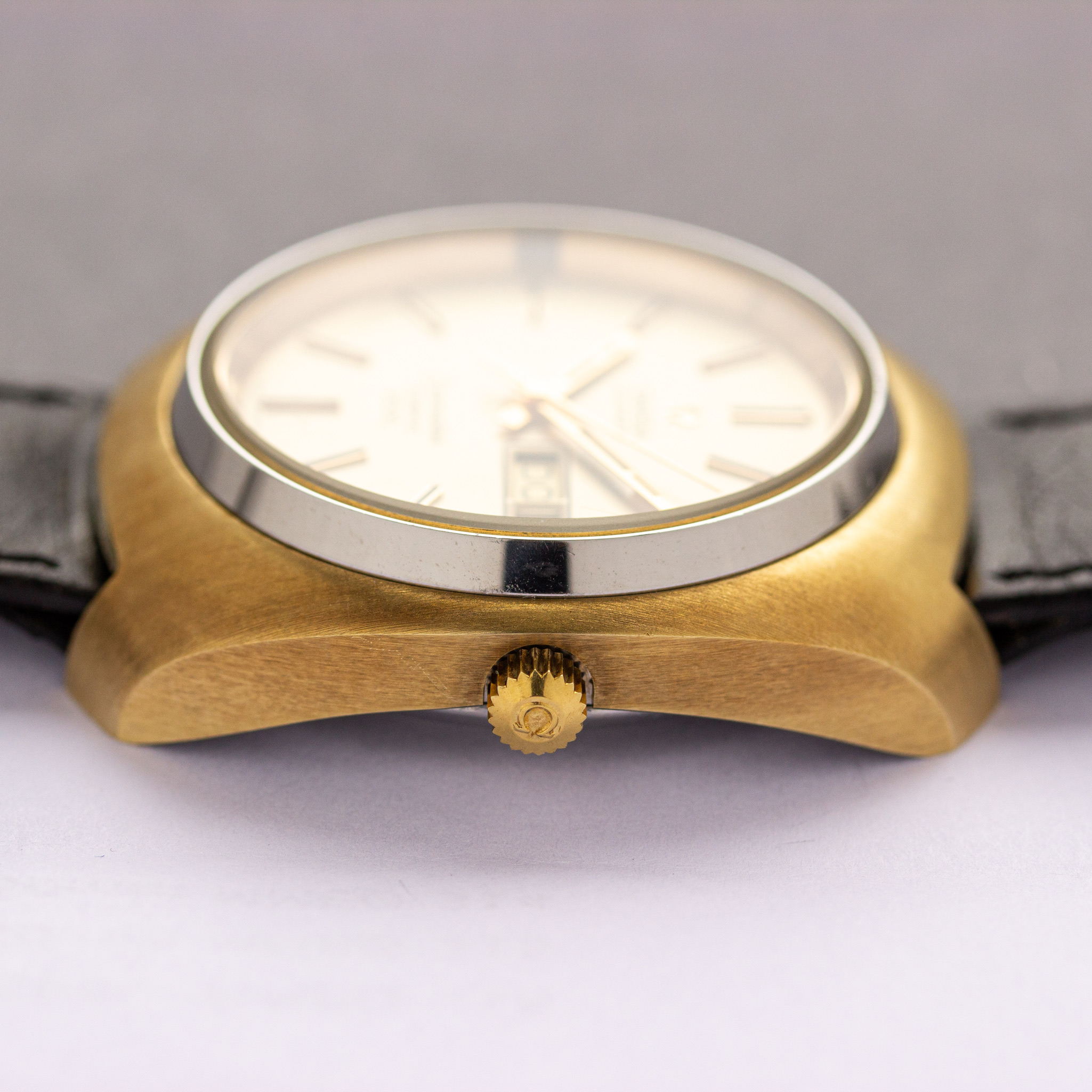 Zicht op Omega Automatic Seamaster Cosmic 2000 New Old Stock Réf 166.133