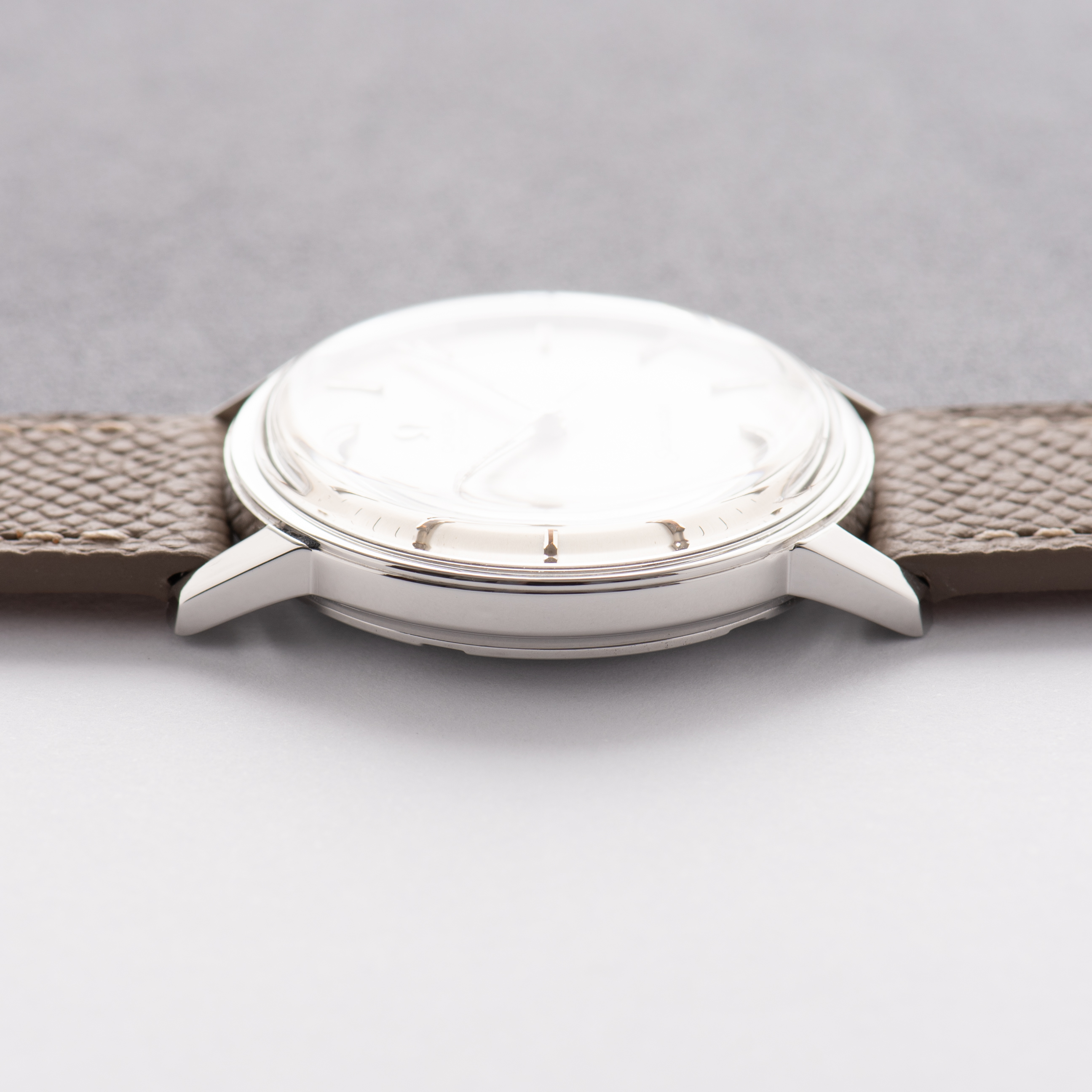 Vue de Omega Automatic Seamaster Silver Dial réf 165.002 cal 552 from 1966