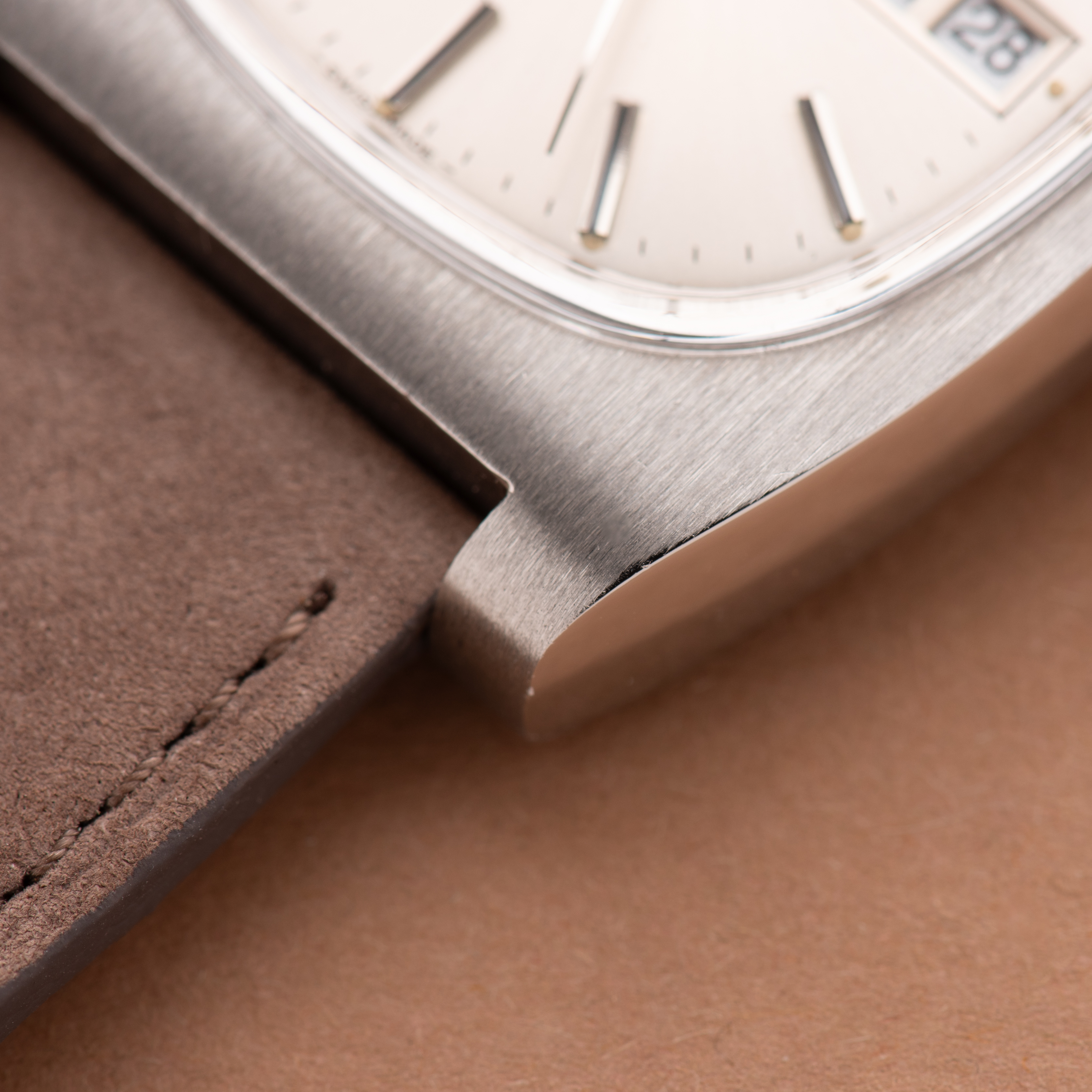 Zicht op Omega Genève Automatic Day Date from 1973 Réf 166.0188