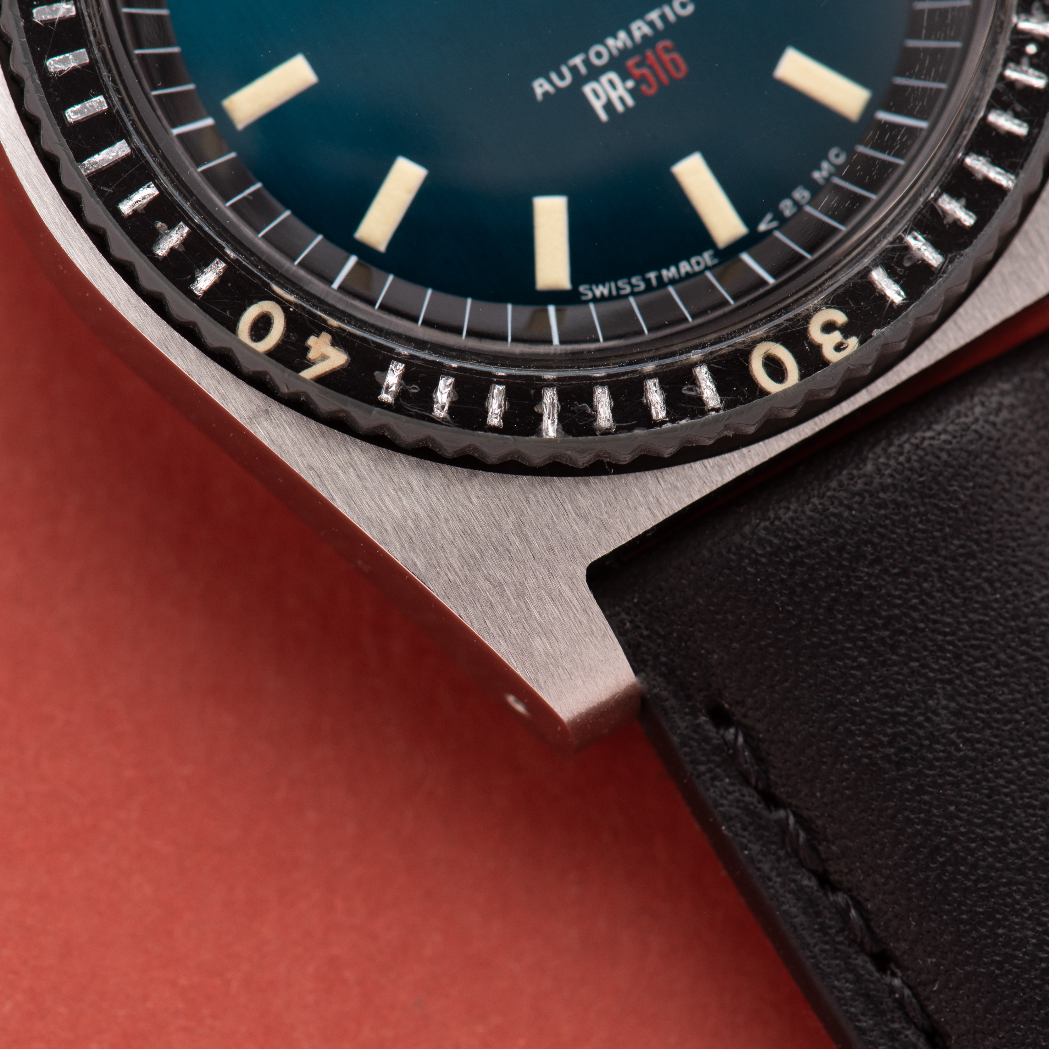 Zicht op Tissot Swiss Automatic PR516 Roger Moore Edition ref 44622-6X