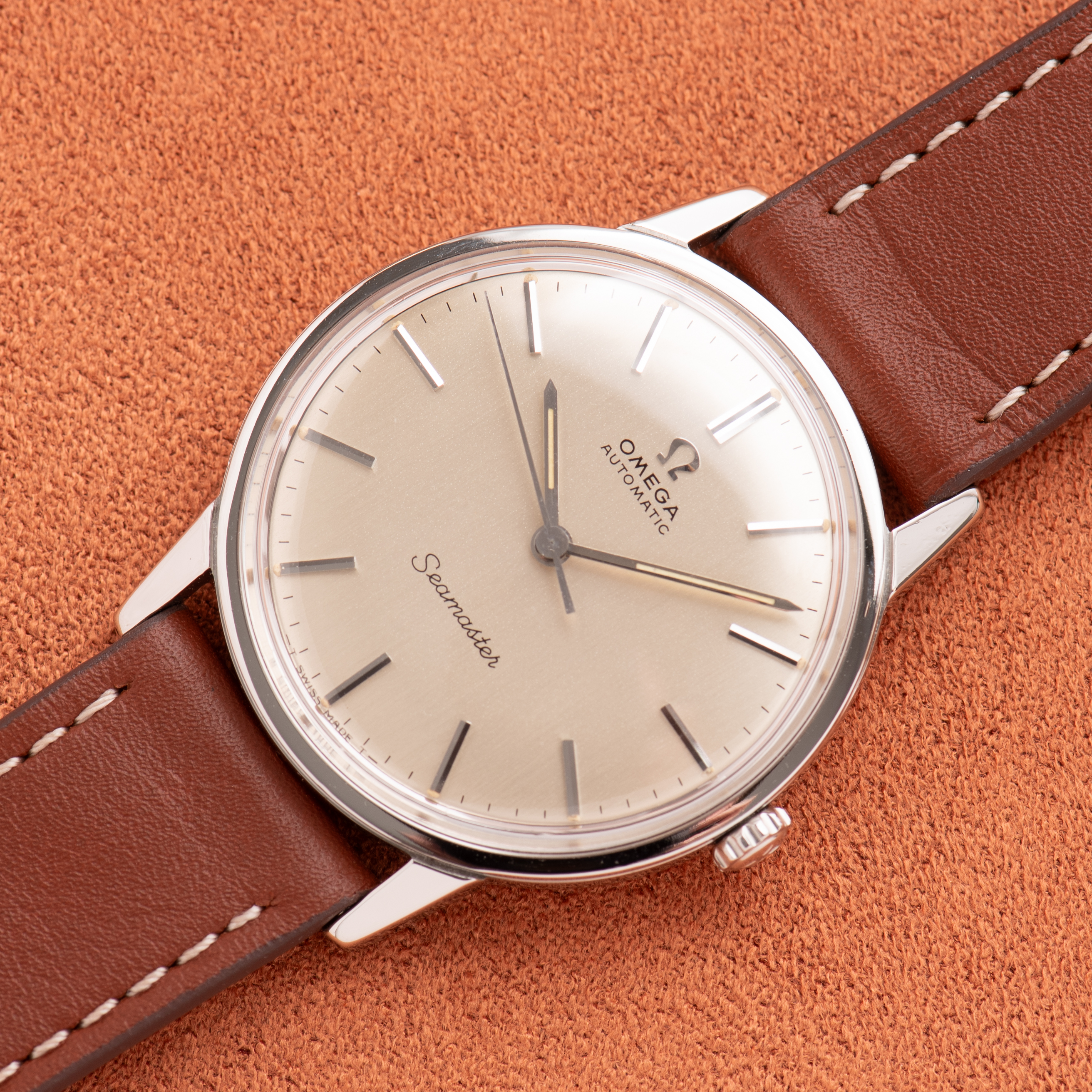 View of Omega Automatic Seamaster Silver Dial réf 165.002 cal 552 from 1966