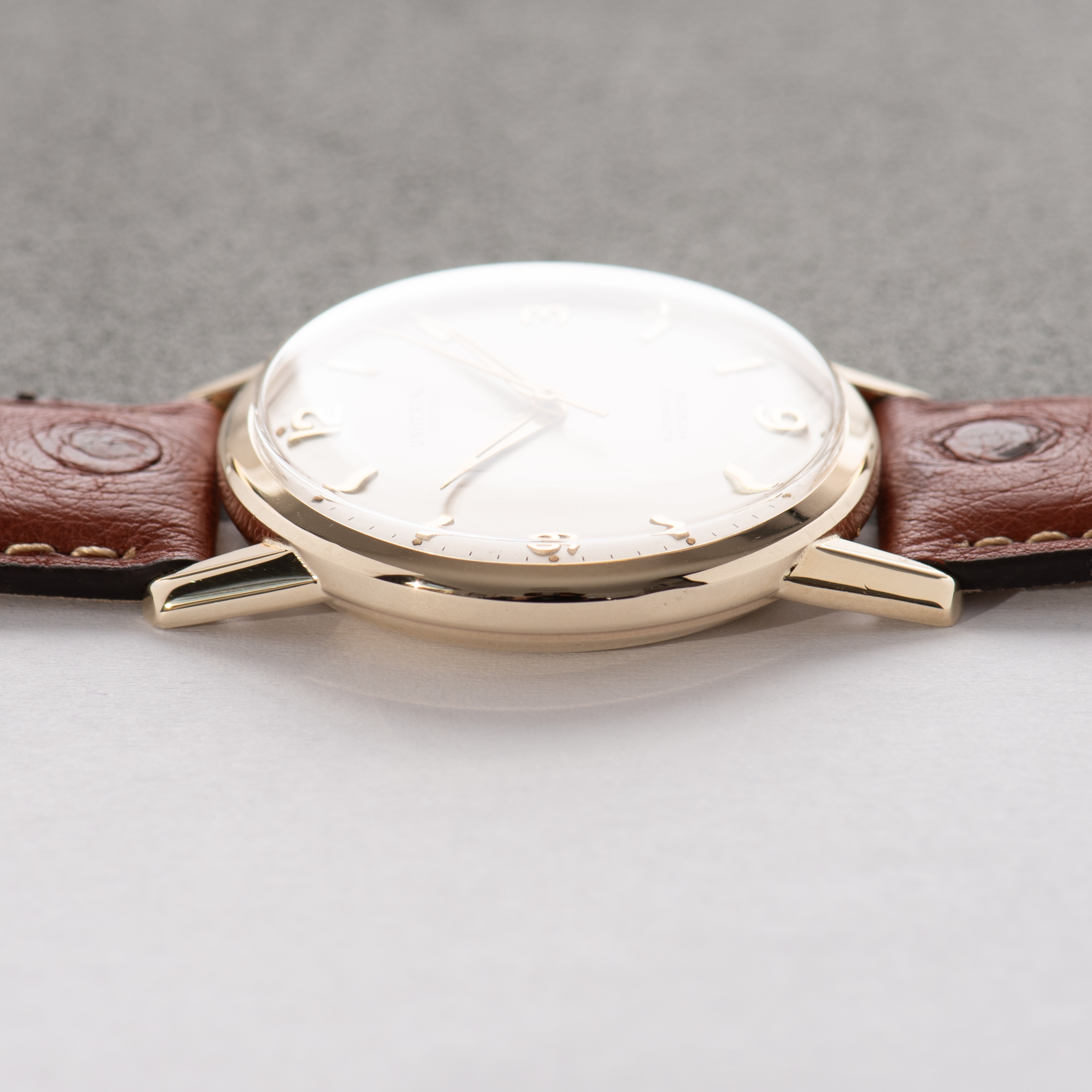 Vue de Universal Genève Automatic Micro-rotor cal 215 GoldFilled 10K Réf 3670121