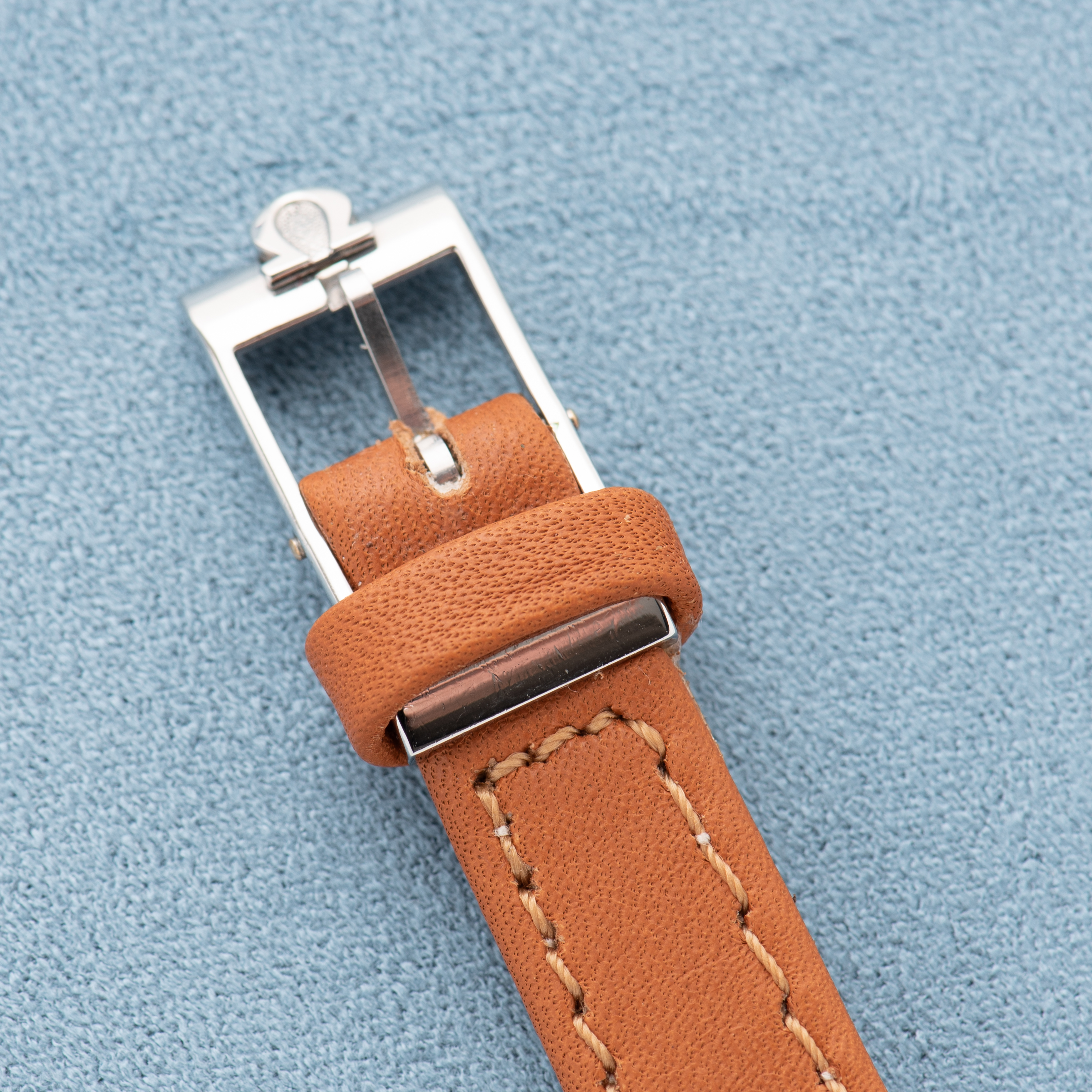 View of Omega Automatic Genève Dynamic Date White/blue dial Réf 566.015 from 1973