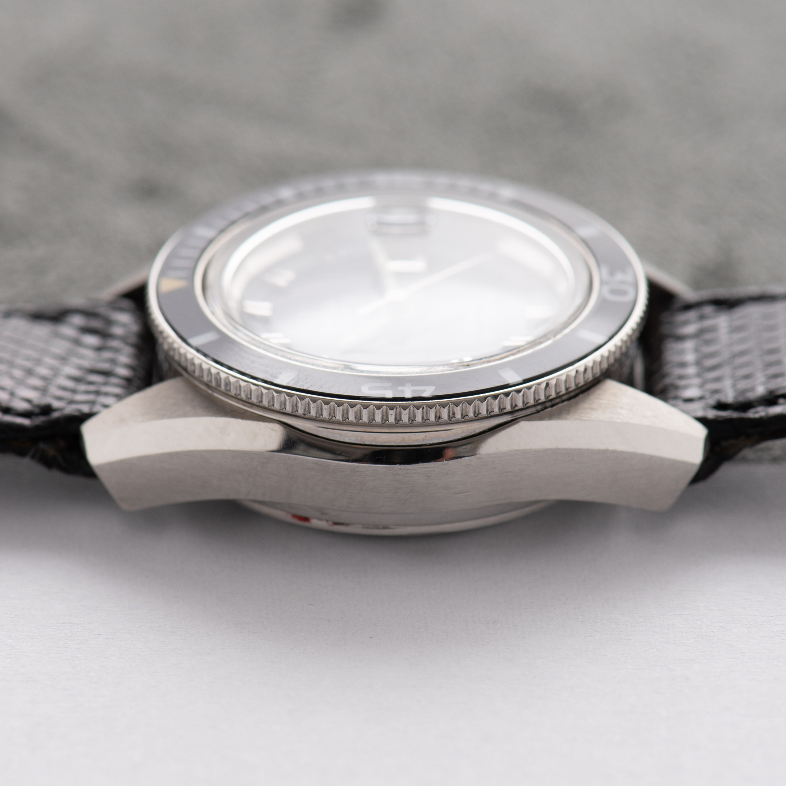View of Omega Automatic Seamaster 60m/200 ft réf 566.024 New Old Stock from 1969