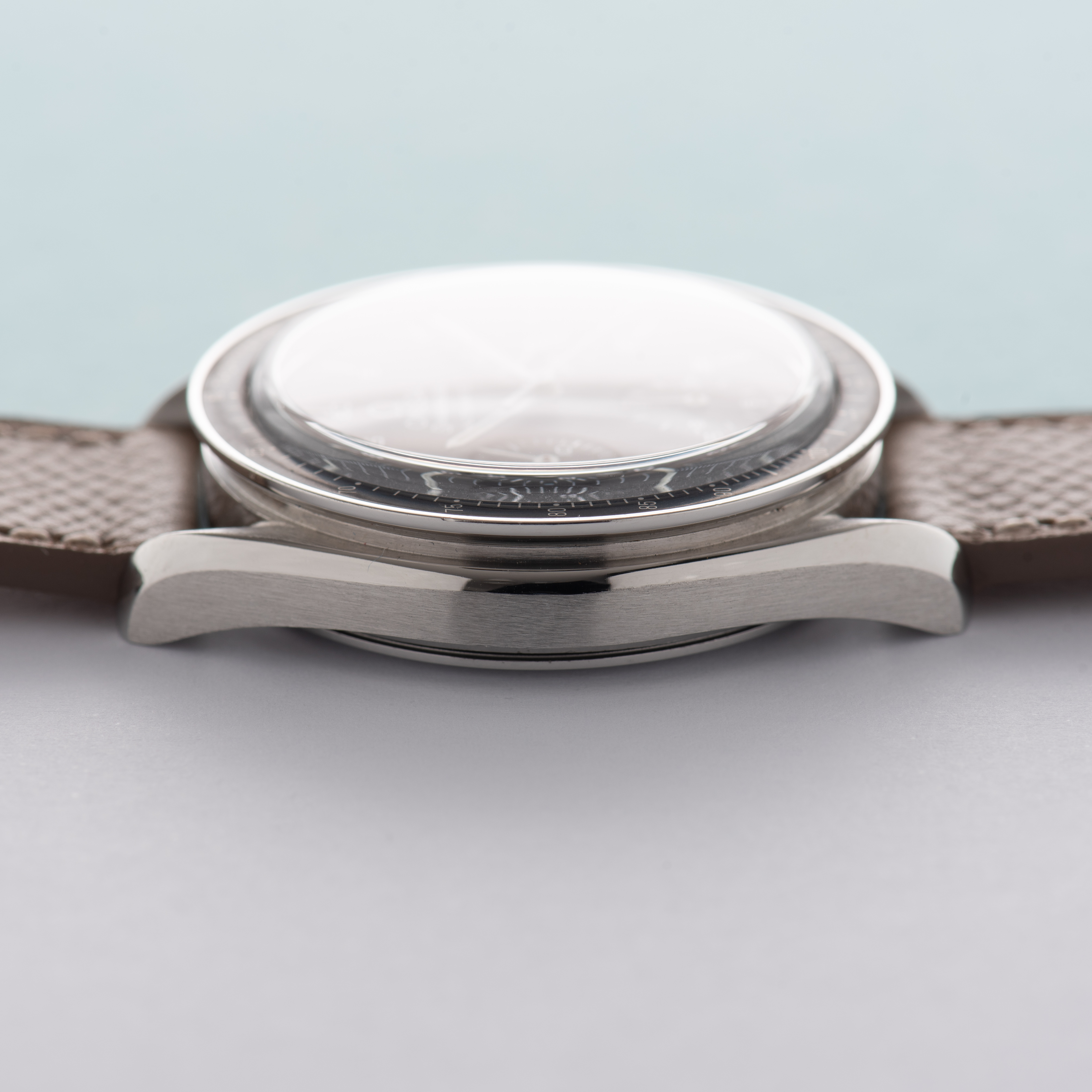 Vue de Oméga Speedmaster Reduced Automatic réf 3539.50.00