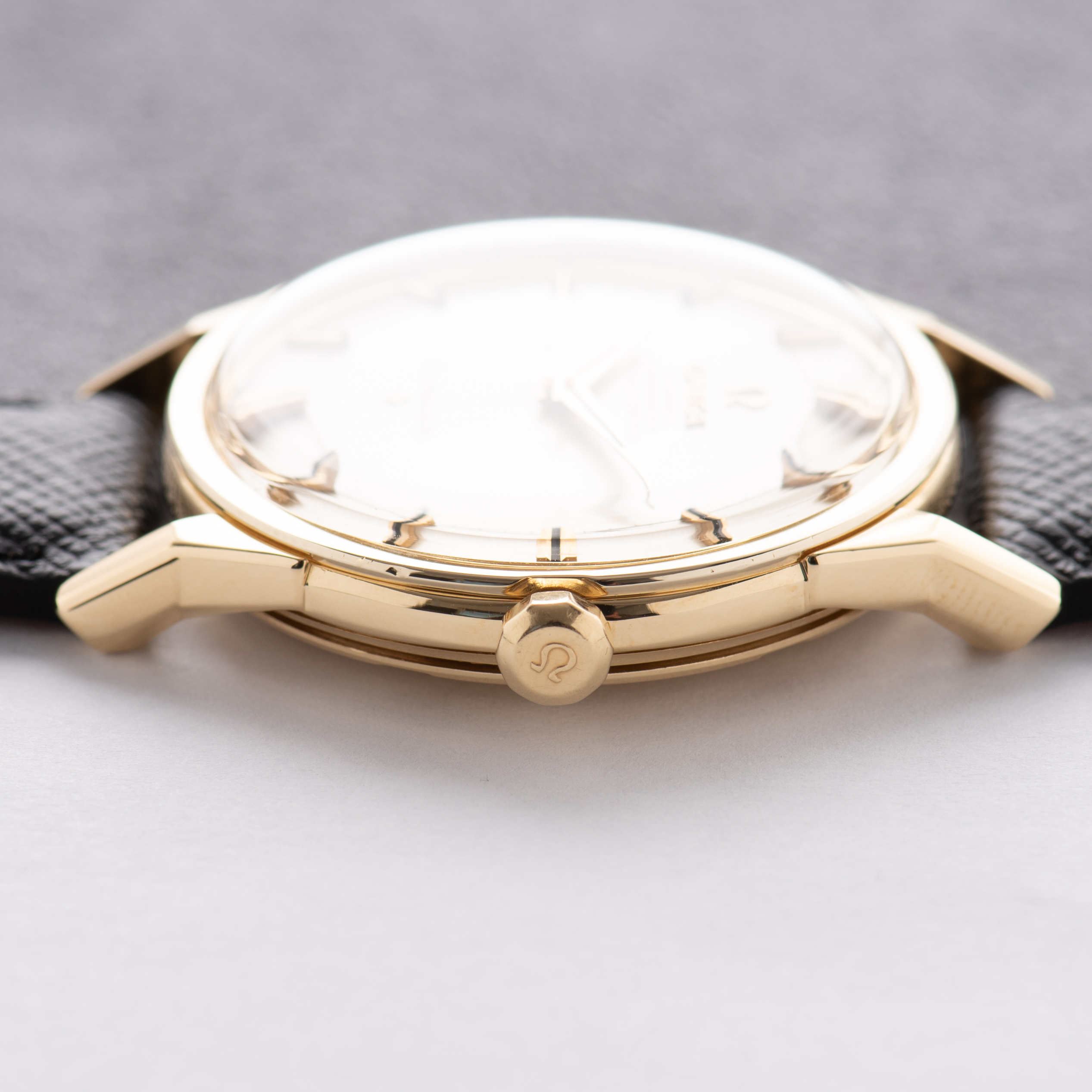 Vue de Omega Automatic Chronometer Constellation Pie Pan 18K Gold from 1963 Réf 167.005