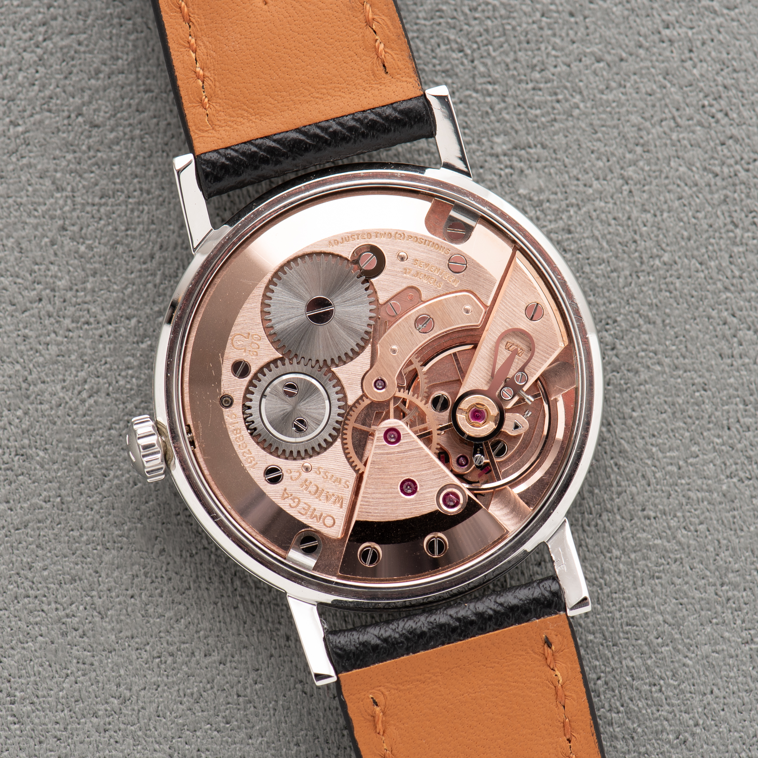Vue de Omega Dress Watch Centre Seconds Silver Dial réf 131.004 from 1962