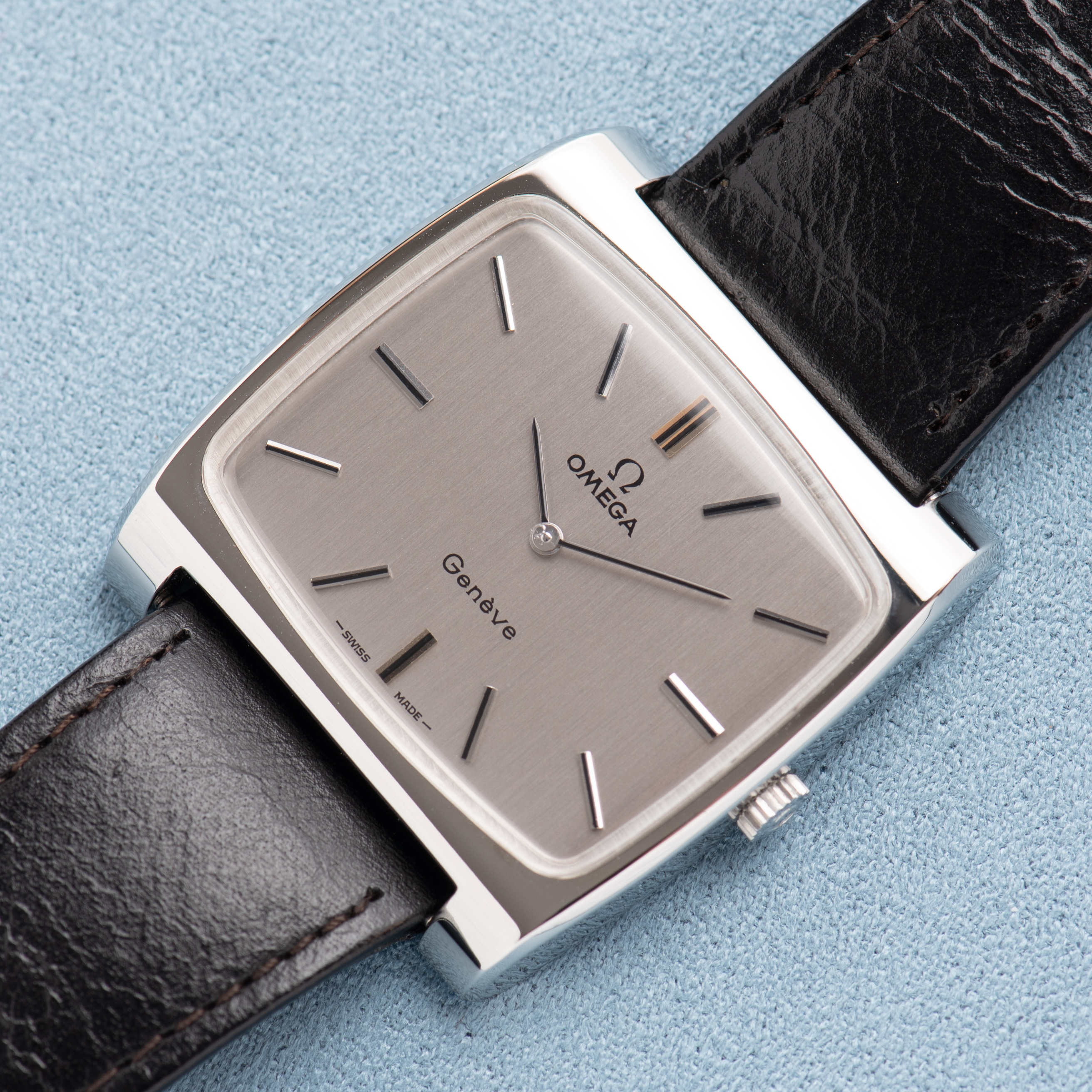 Vue de Omega Genève Oversize Silver Dial New Old Stock Réf 111.0109 from 1971