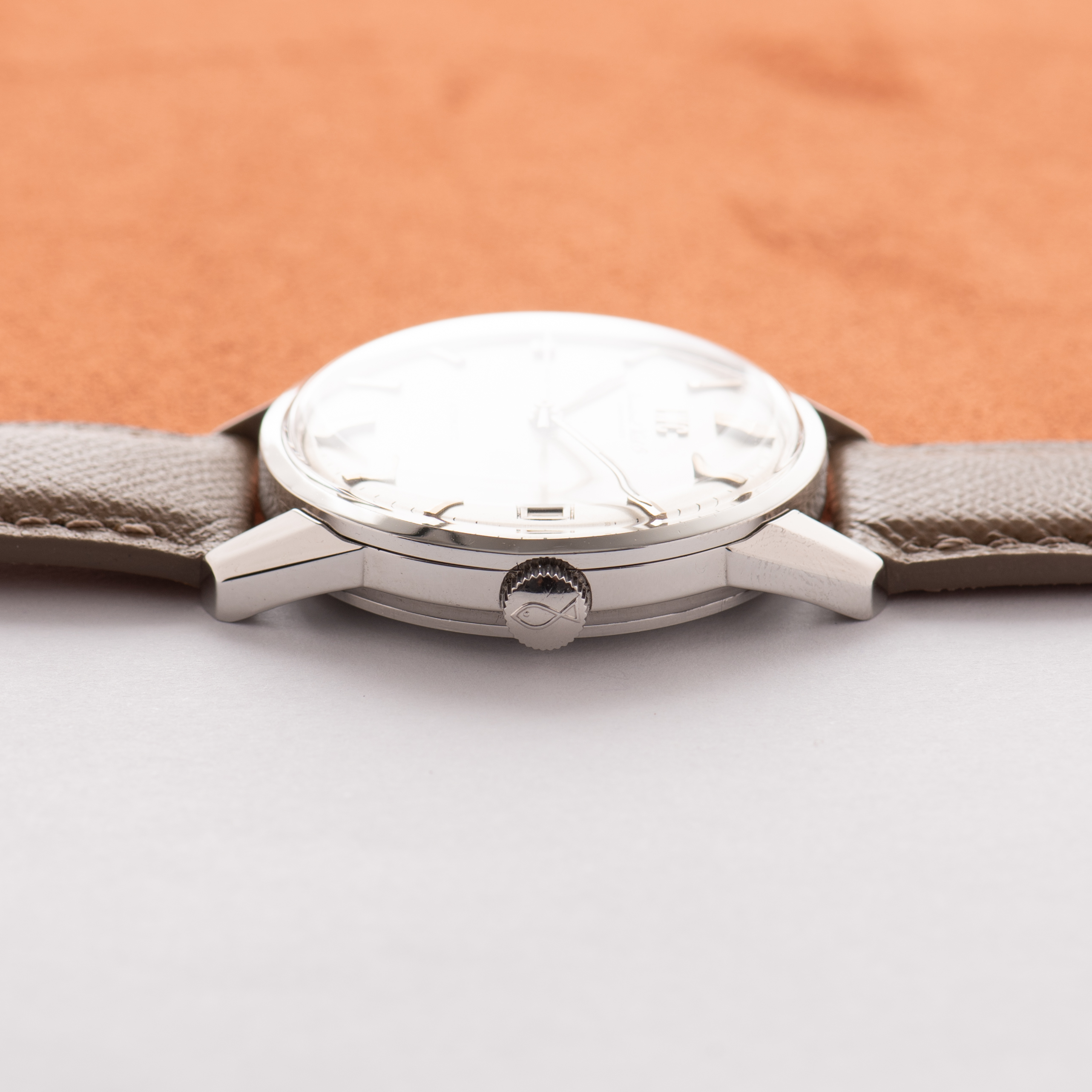 View of IWC International Watch Co Schaffhausen Automatic Silver Dial cal 8541B réf R810
