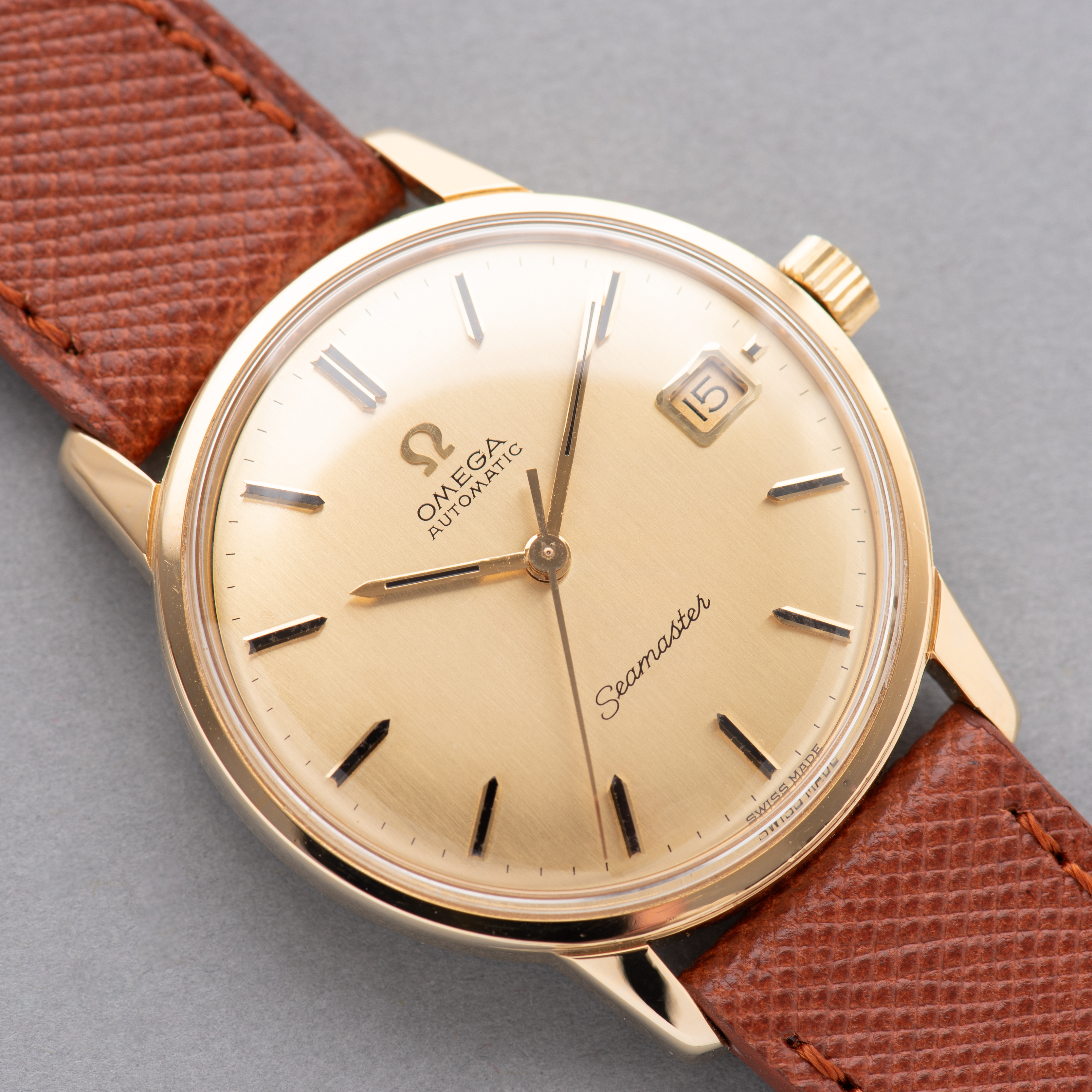 Zicht op Omega Seamaster Automatic Date Gold Plated from 1967 Ref 166.002
