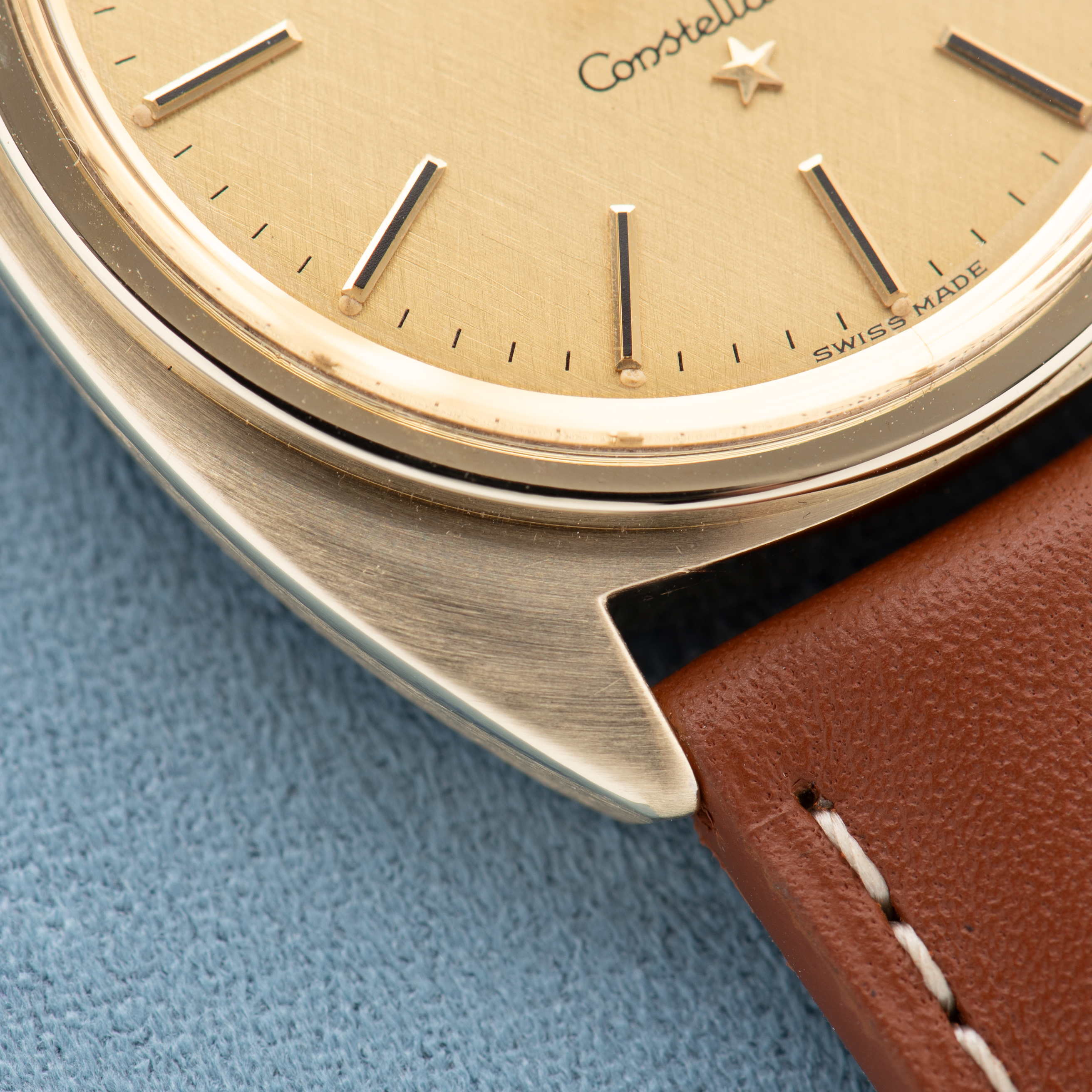 Zicht op Omega Constellation Chronometer C-vorm 14K Gold Capped from 1969 Ref 168.017