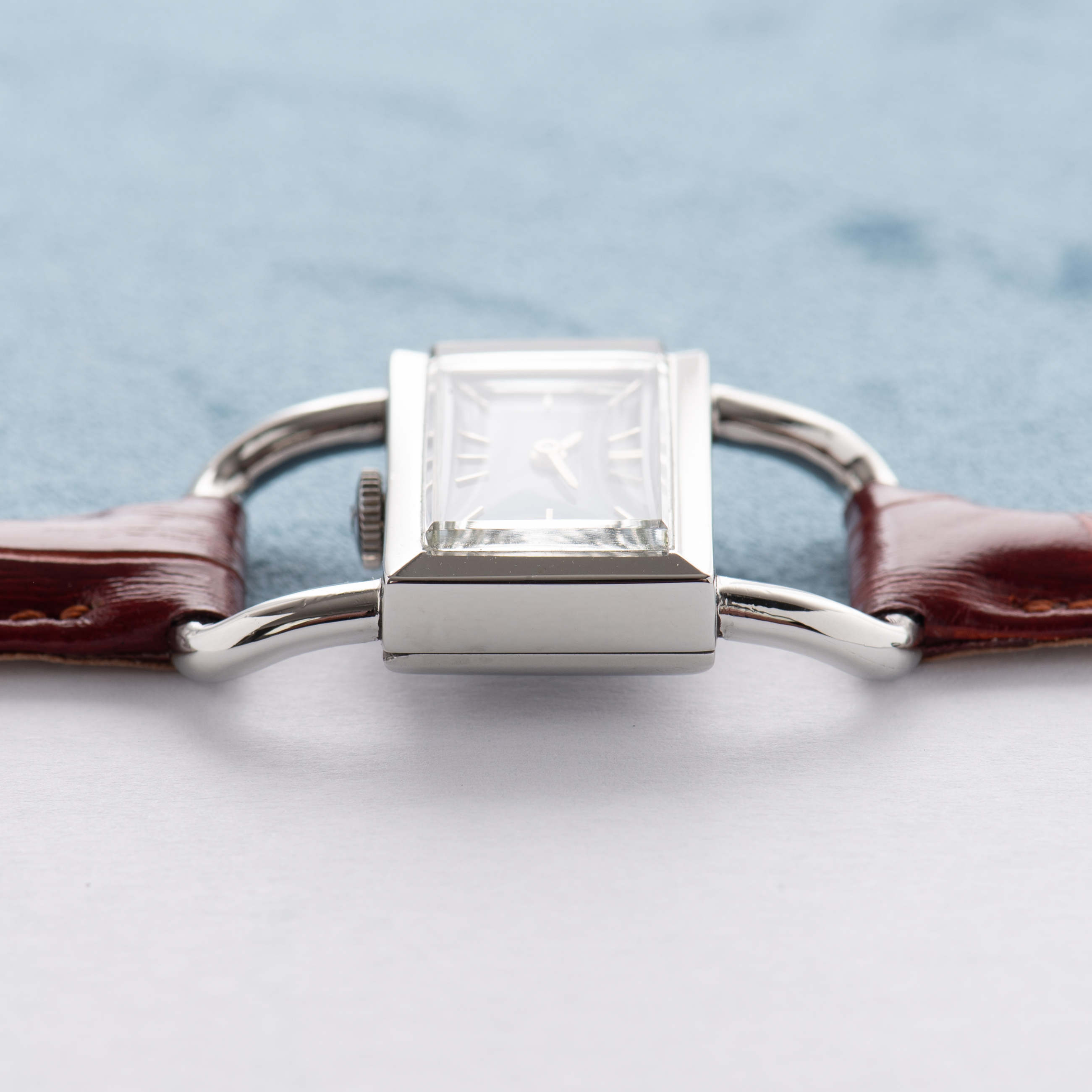 Zicht op Jaeger-LeCoultre Etrier Lucchetto voor Hermès Blue Dial Ref 1670.42