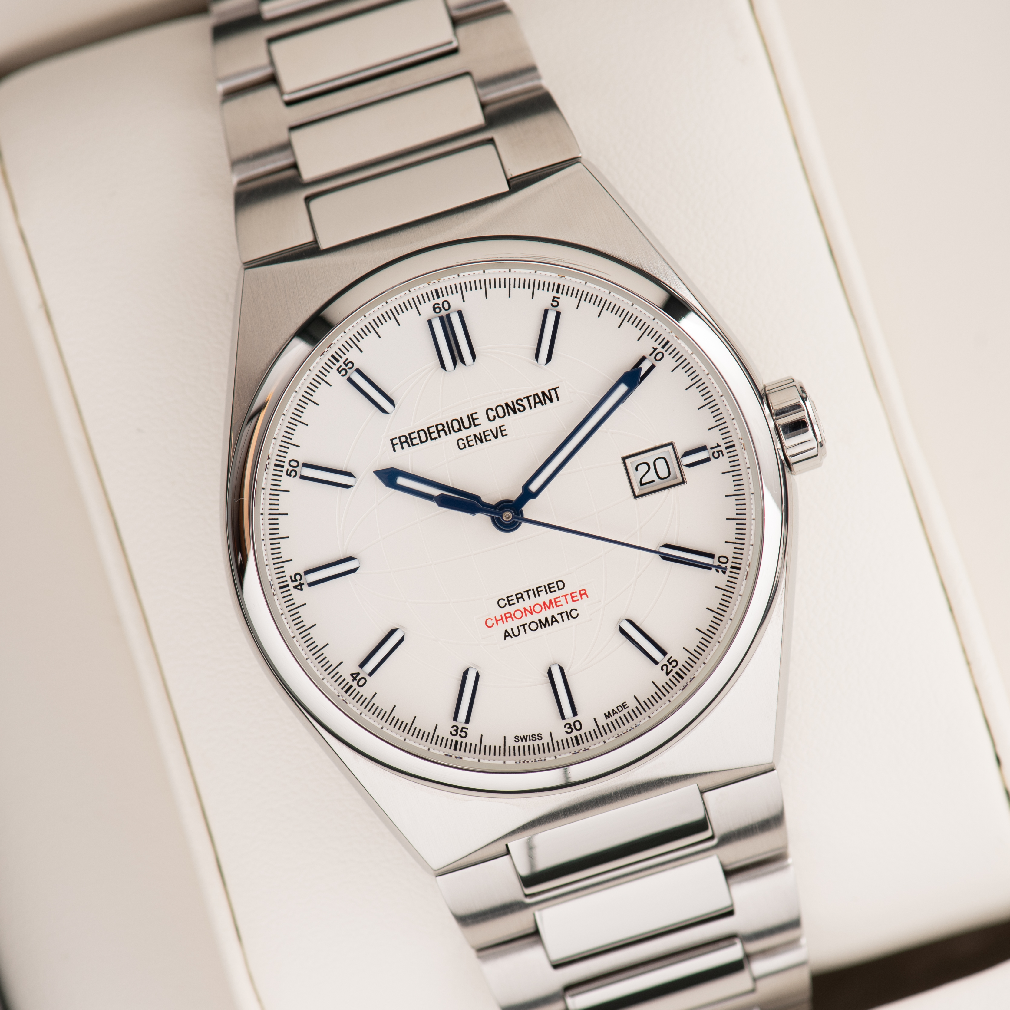 View of Frederique Constant Highlife Automatic White dial réf FC-303S3NH26B Full set