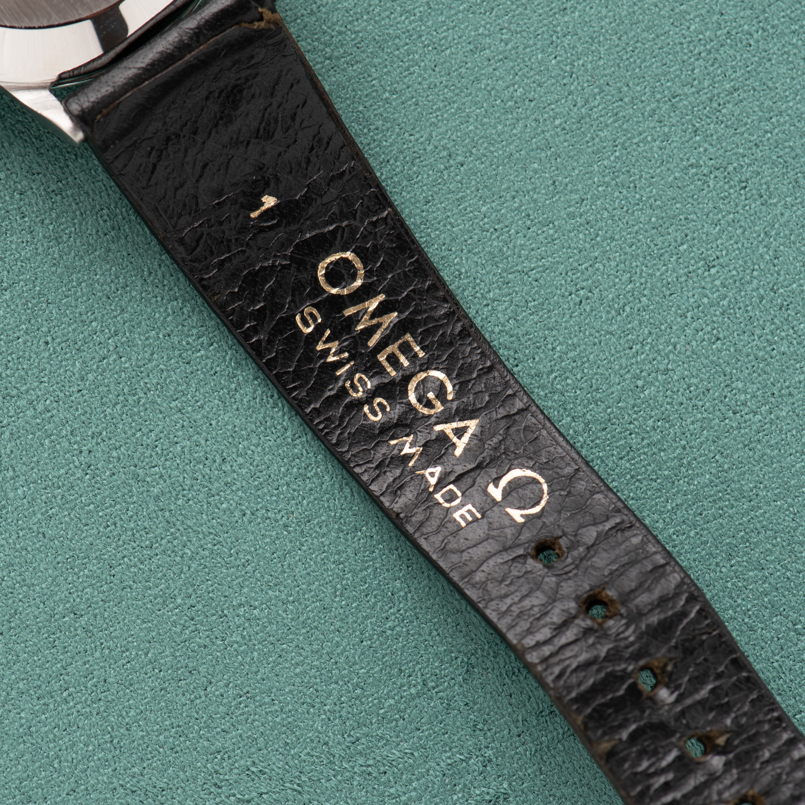 Zicht op Omega Centre Tweede Automatic Bumper Silver Dial Ref. 2445 1944