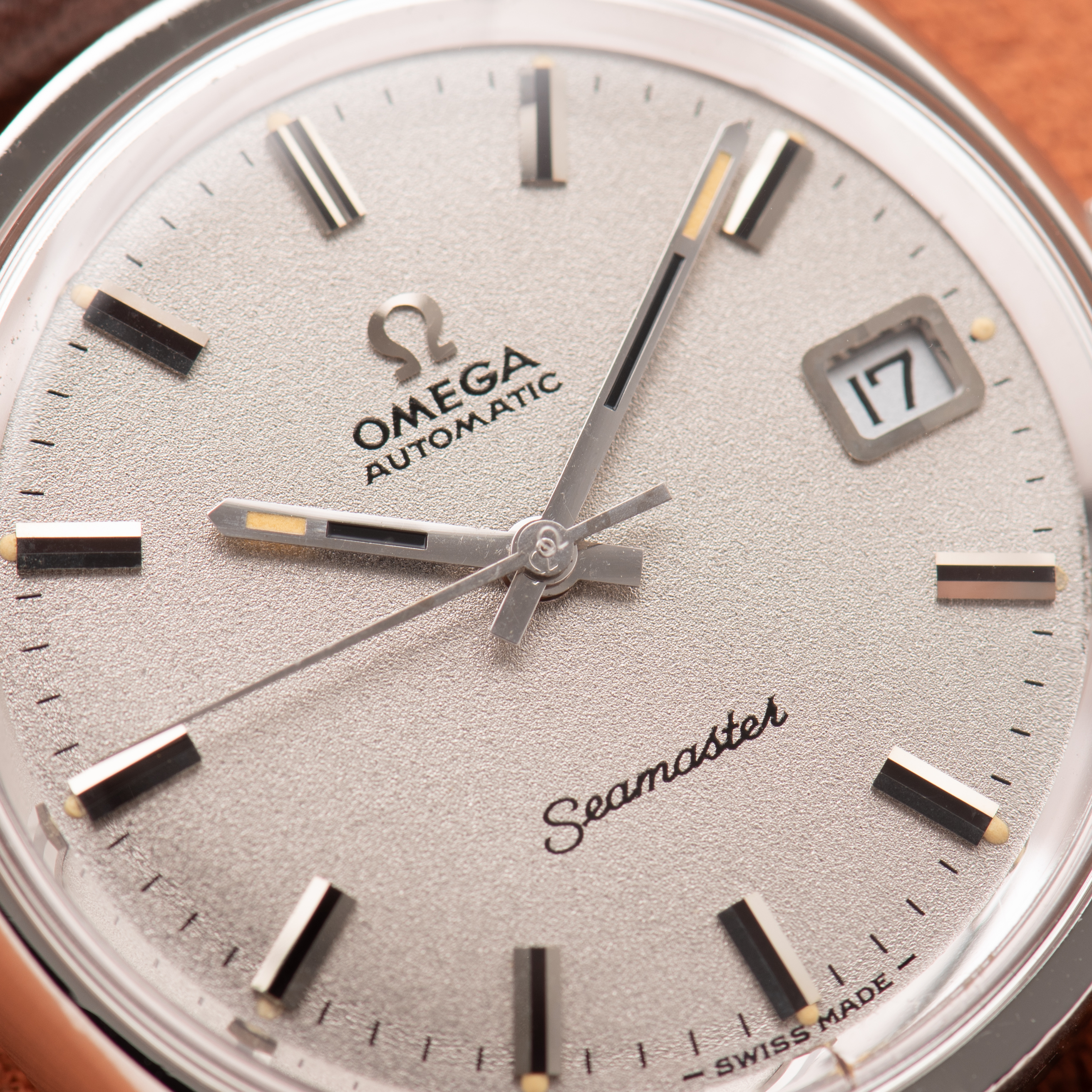 Zicht op Omega Automatic Seamaster Silver Pailleté Dial ref 166.067 uit 1970