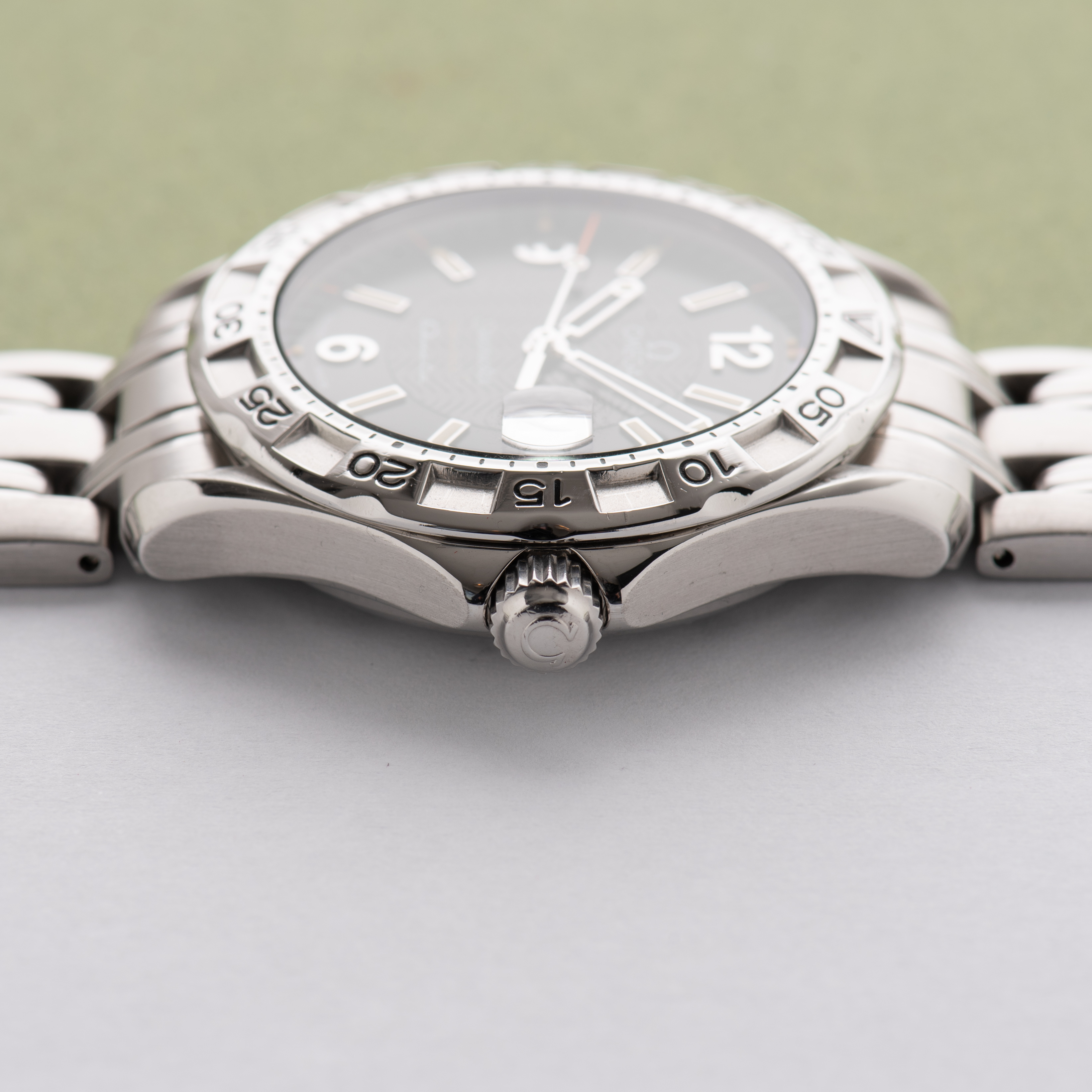 View of Omega Seamaster Diver 200m/666ft Omegamatic ref 2514.50.00