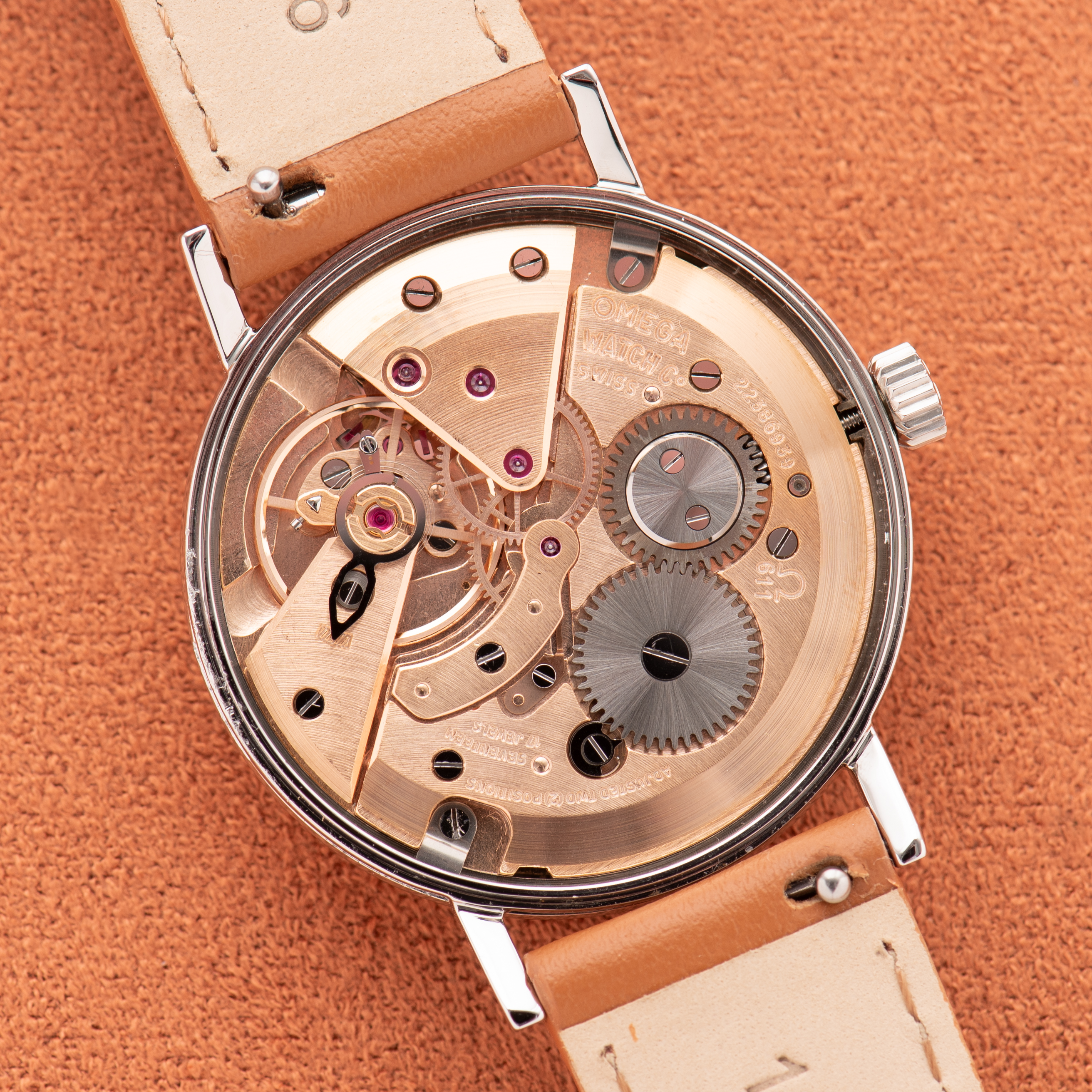 Zicht op Omega Dress Centre Seconds Cal 611 Réf 132.018 from 1965