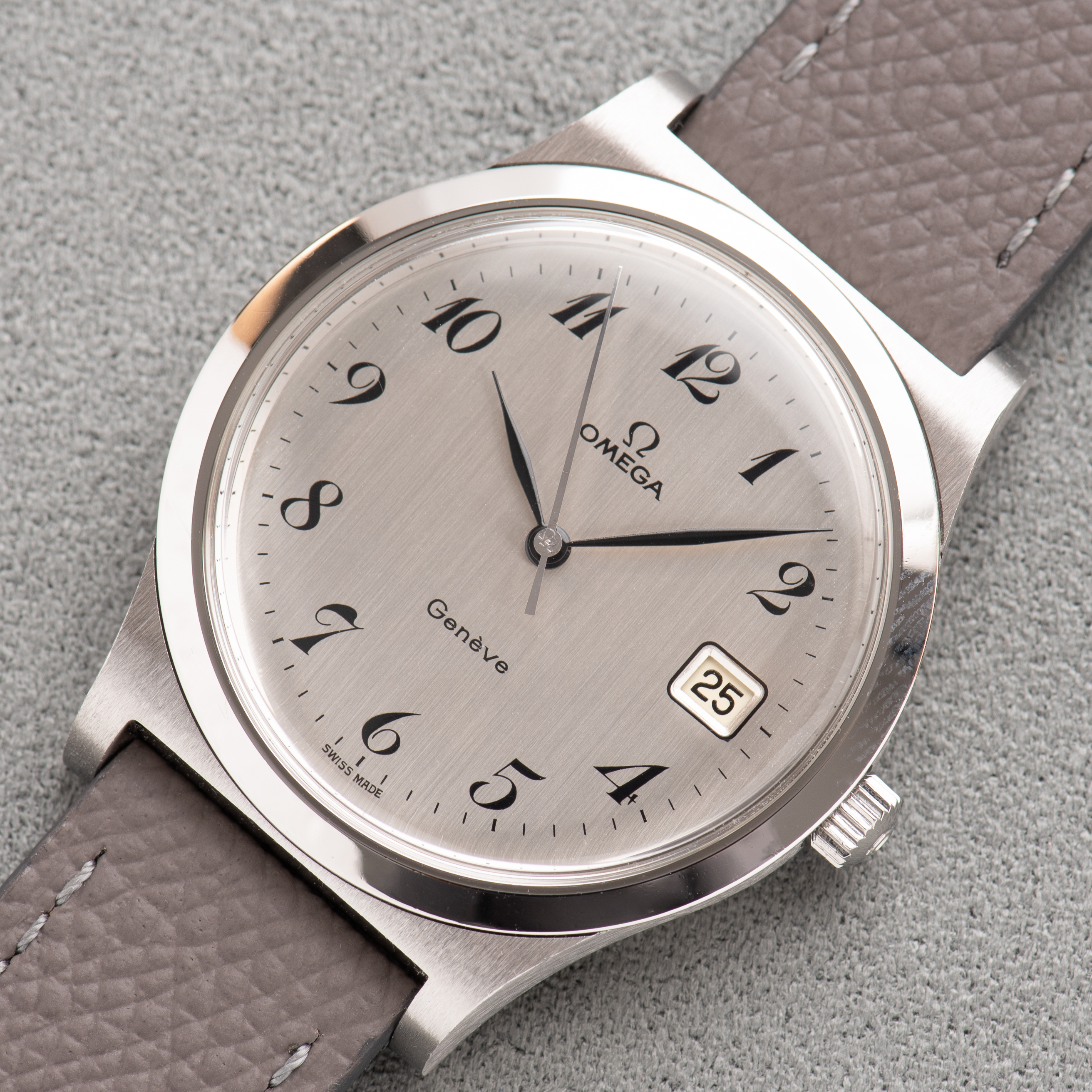 Vue de Omega Genève Mécanique Date Breguet Grey Dial Réf 136.0102 from 1975