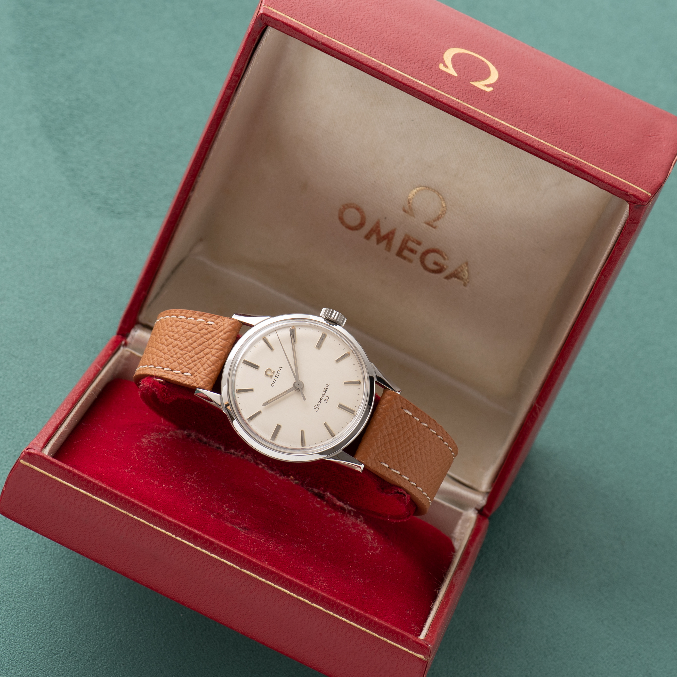 View of Omega Seamaster 30 "Linen Dial" from 1963 Ref 135.003