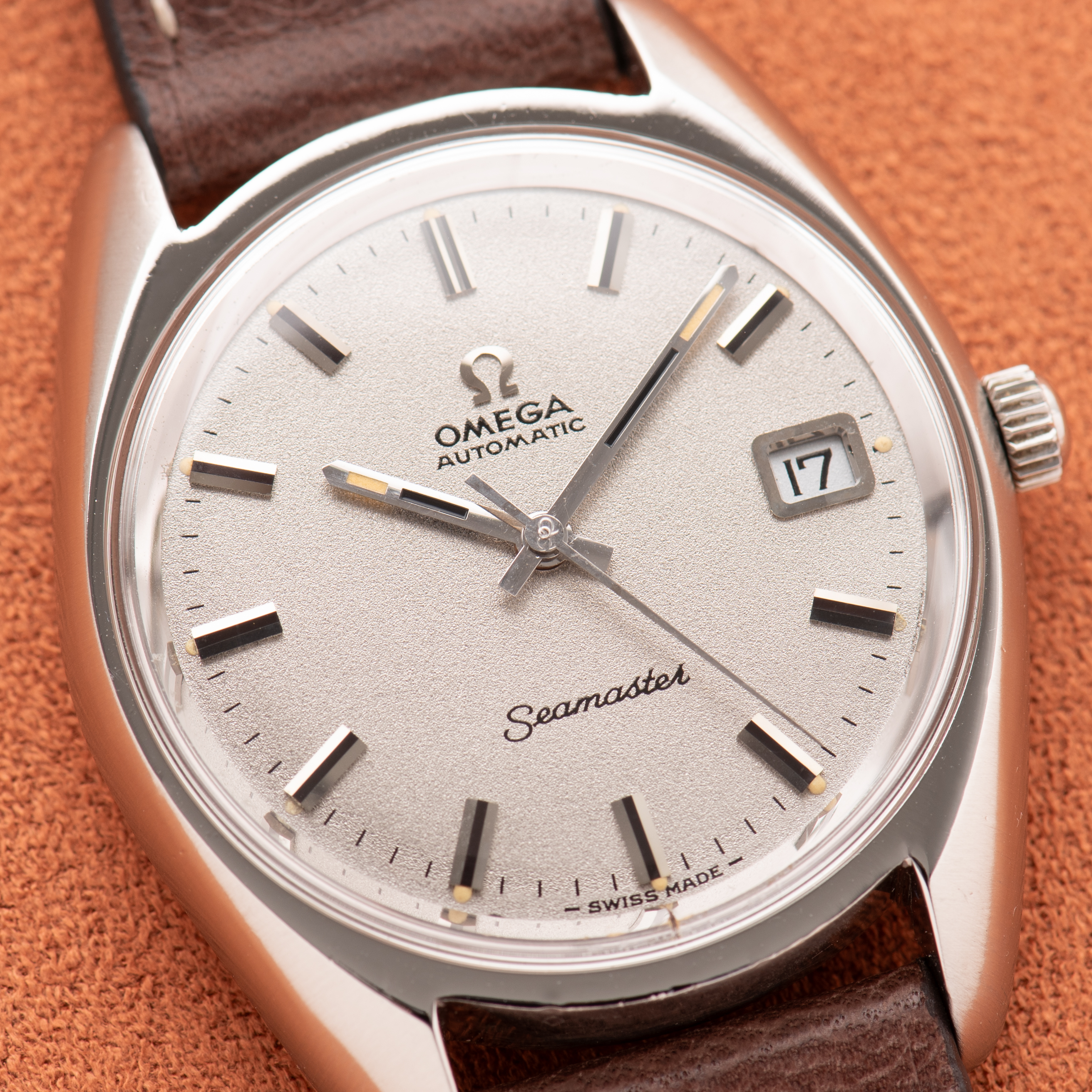 Zicht op Omega Automatic Seamaster Silver Pailleté Dial ref 166.067 uit 1970