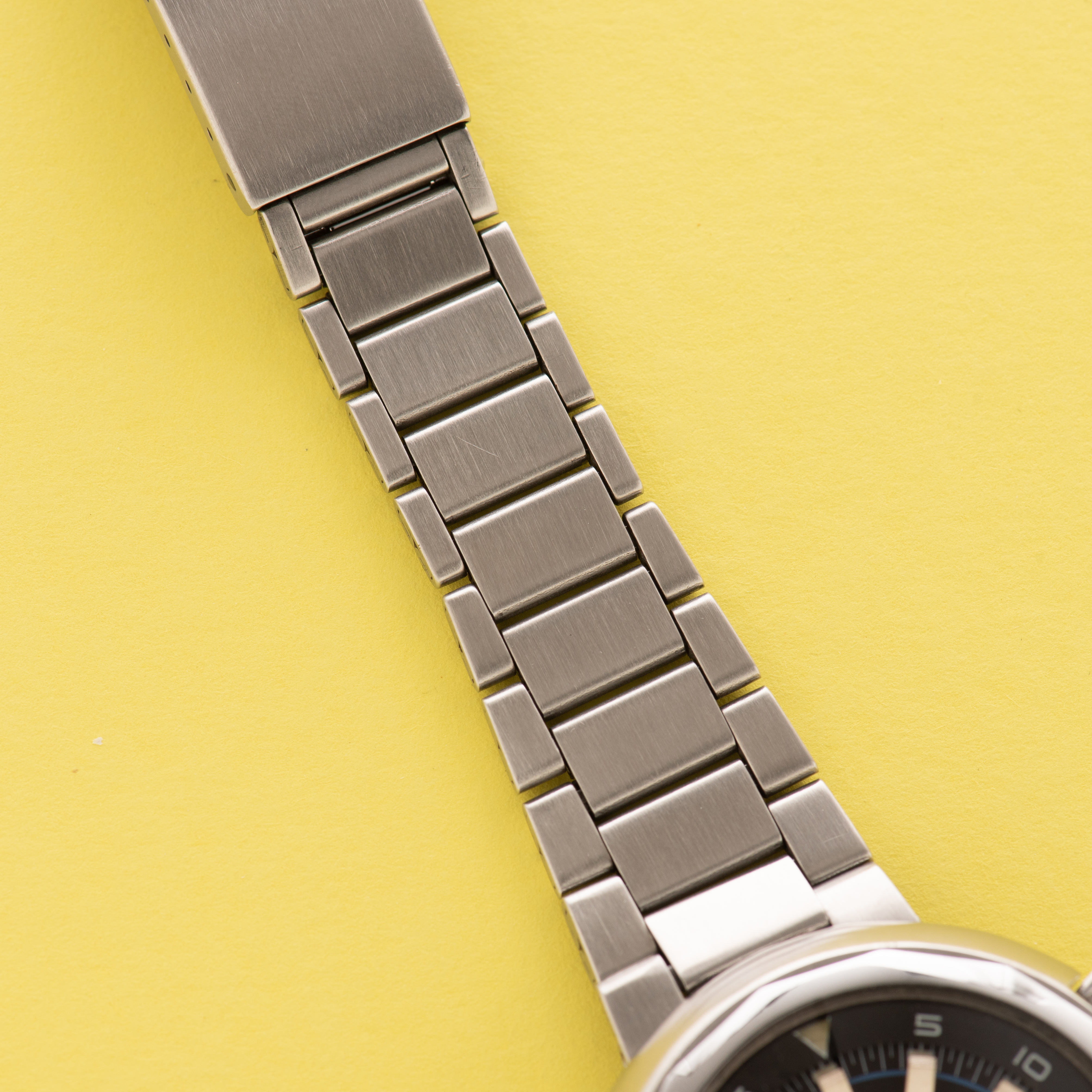 Zicht op Tissot Swiss Automatic T12 ref 44644 cal 2481
