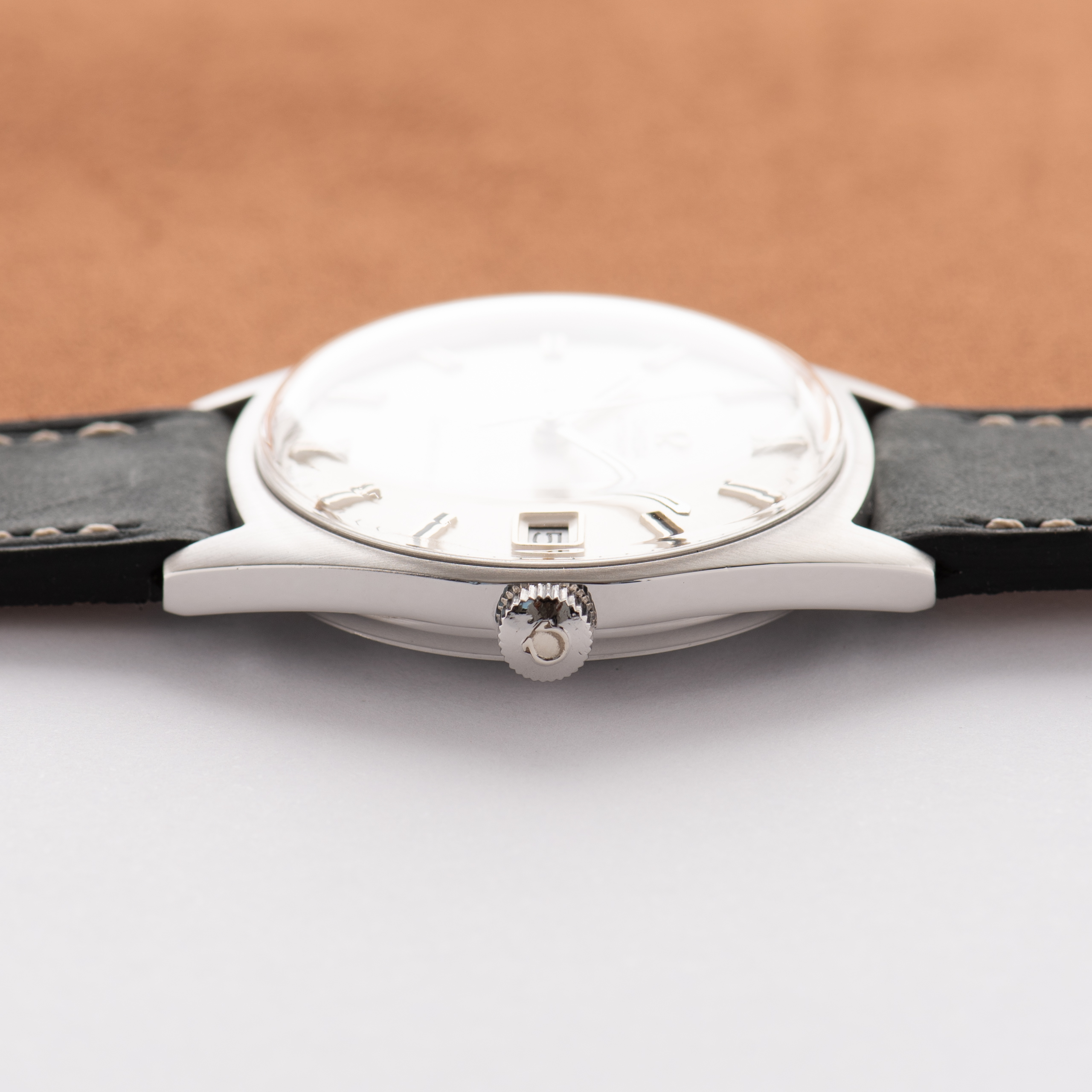 Zicht op Omega Automatic Genève Silver Dial ref 166.041 uit 1969