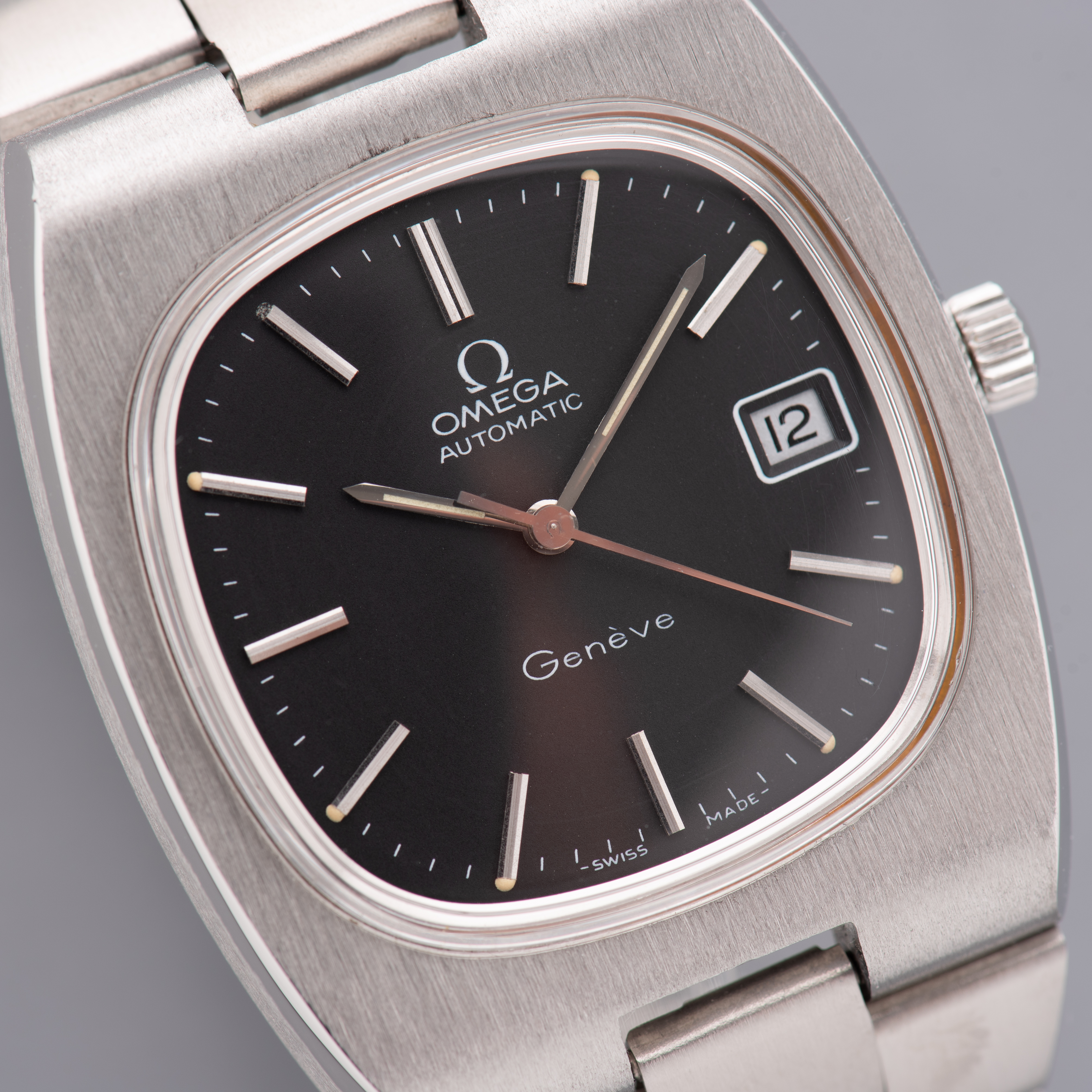 Vue de Omega Genève Automatic Date Square TV black dial réf 166.0191 from 1974