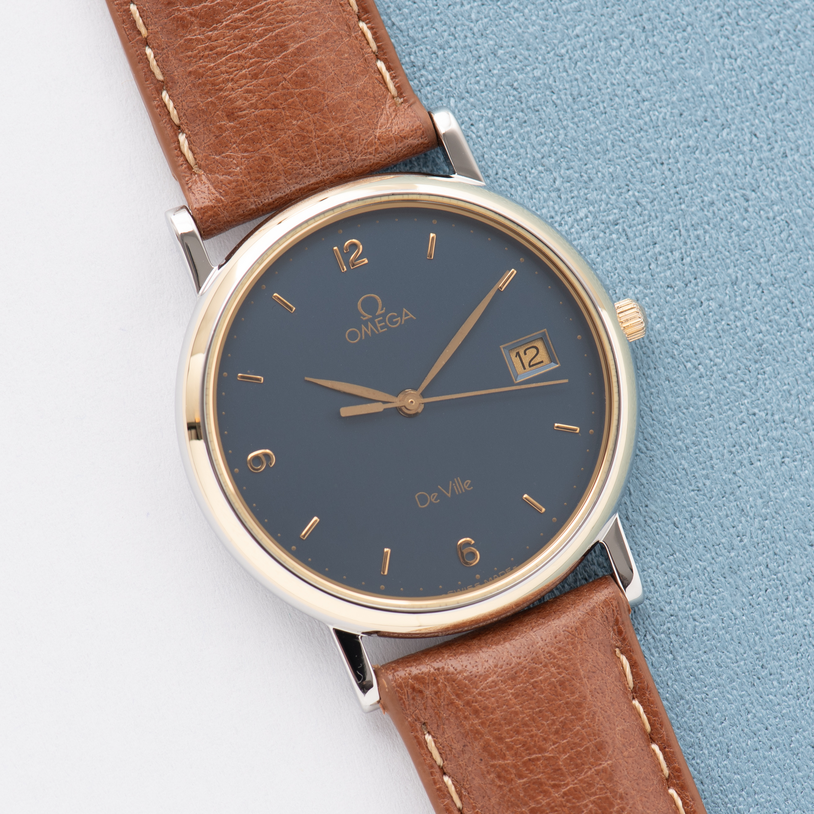Zicht op Omega De Ville Quartz Gold Steel Blue Dial Ref 196.2430 vanaf 1990