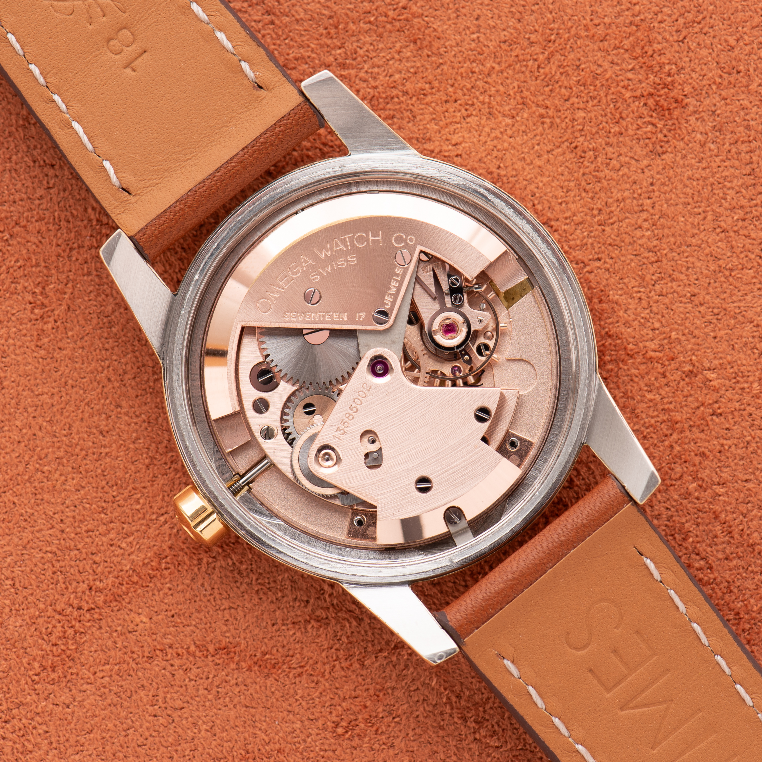 Vue de Omega Seamaster Automatic Bumper Beefy Lugs "Honeycomb dial" 1952 réf 2576-21