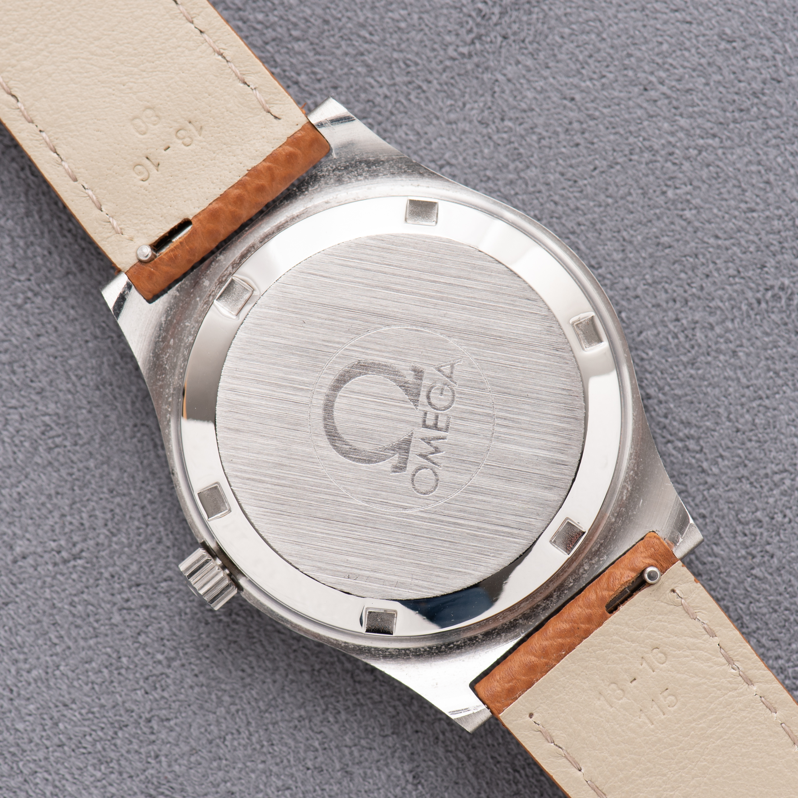 Zicht op Omega Geneva Datum Automatic Cal 1012 Ref 166.068 uit 1973