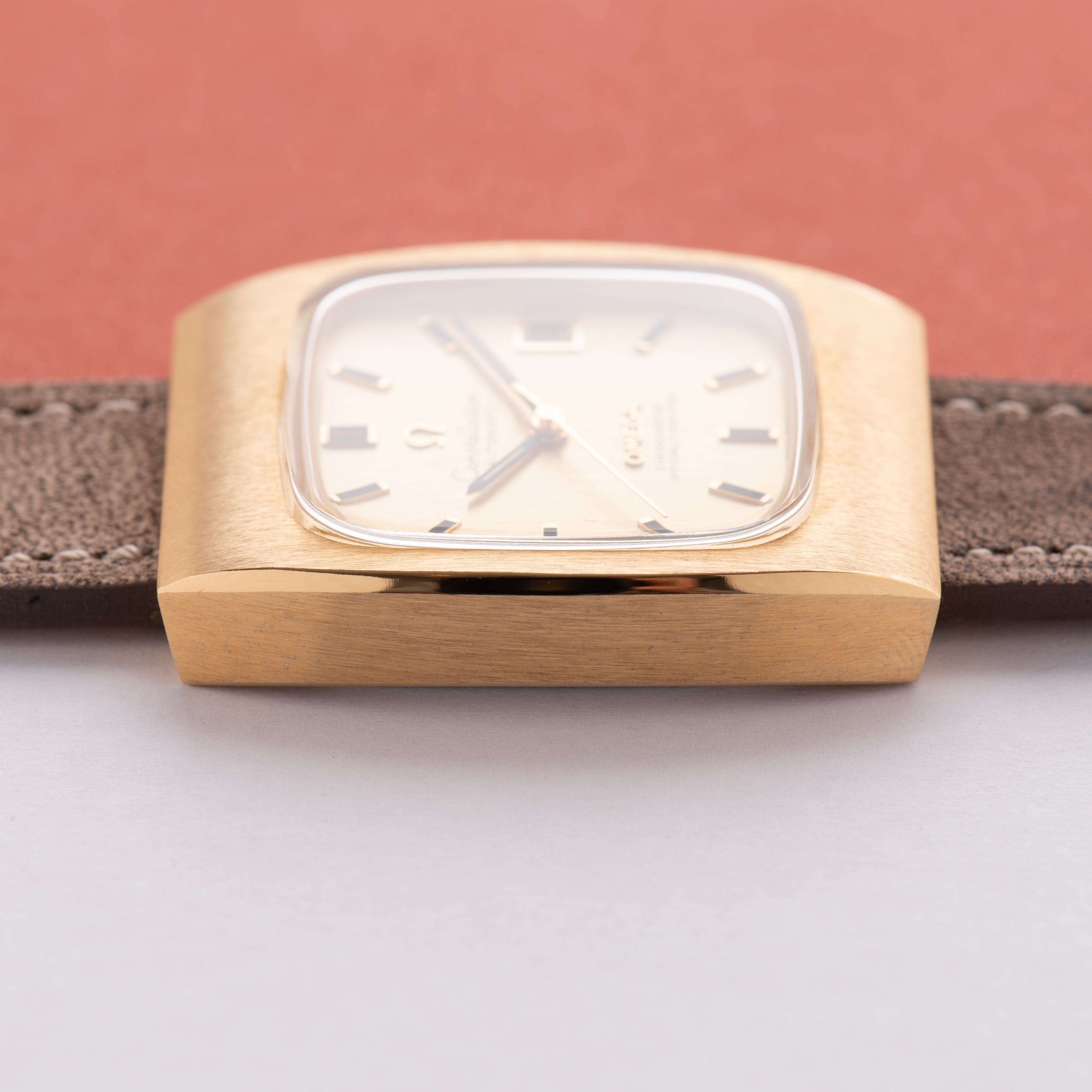 Vue de Omega Constellation Chronometer Tv Case from 1971 réf 166.058-168.044