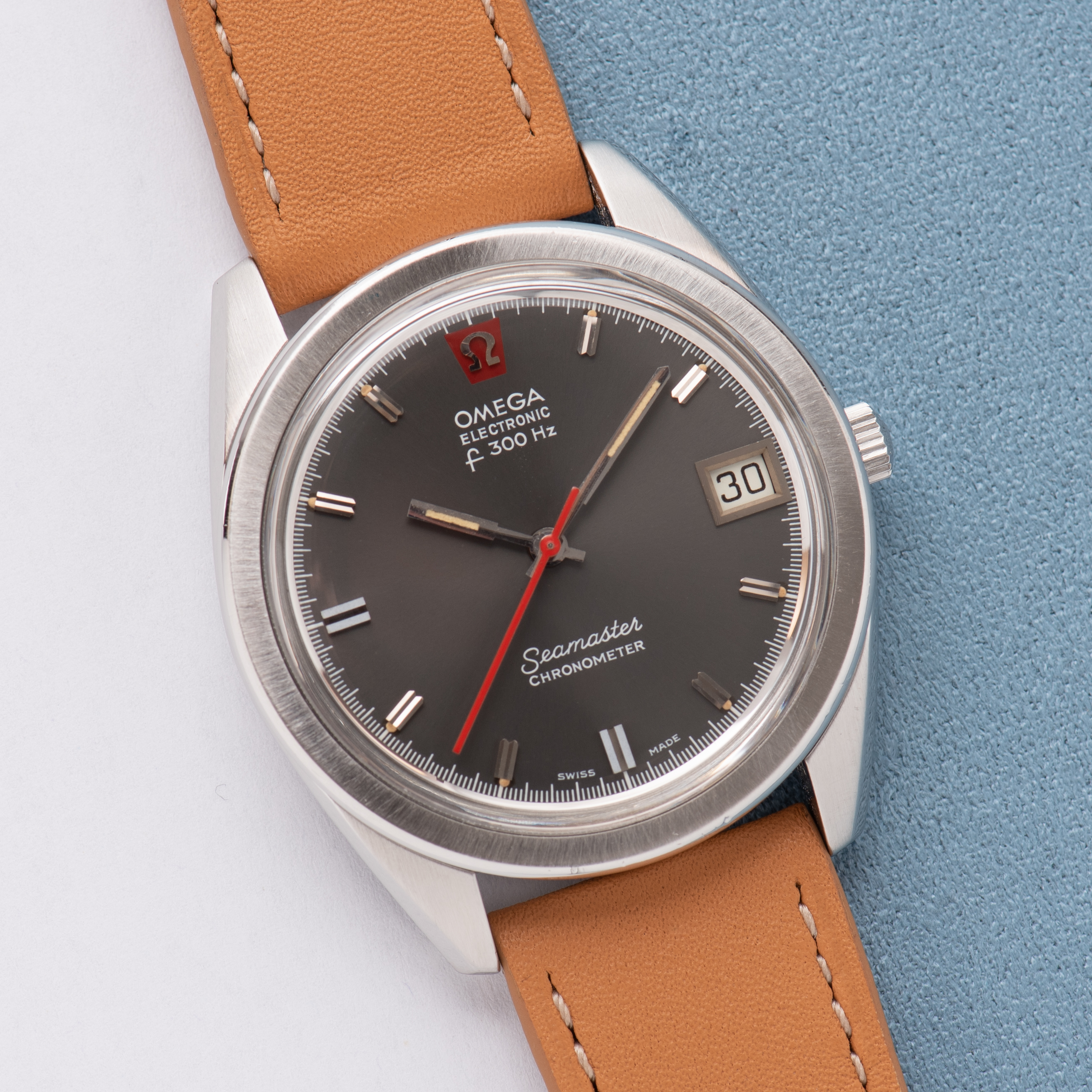 Vue de Omega Electronic Seamaster Chronometer F300 Grey Dial from 1973 Réf 198.001