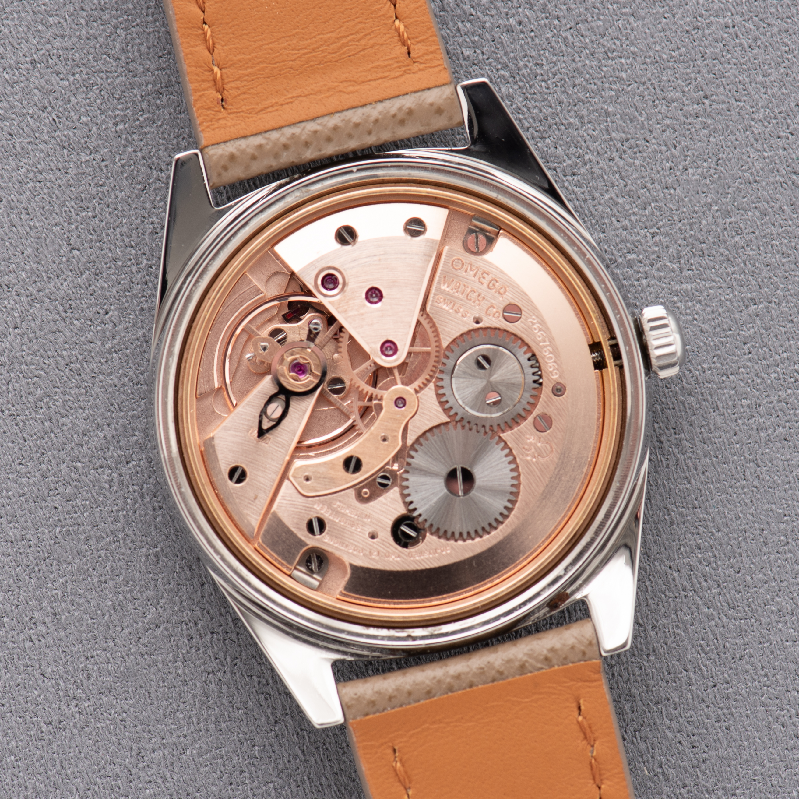 Vue de Omega Genève Blue Patina dial Ultraman Réf 135.041 from 1968