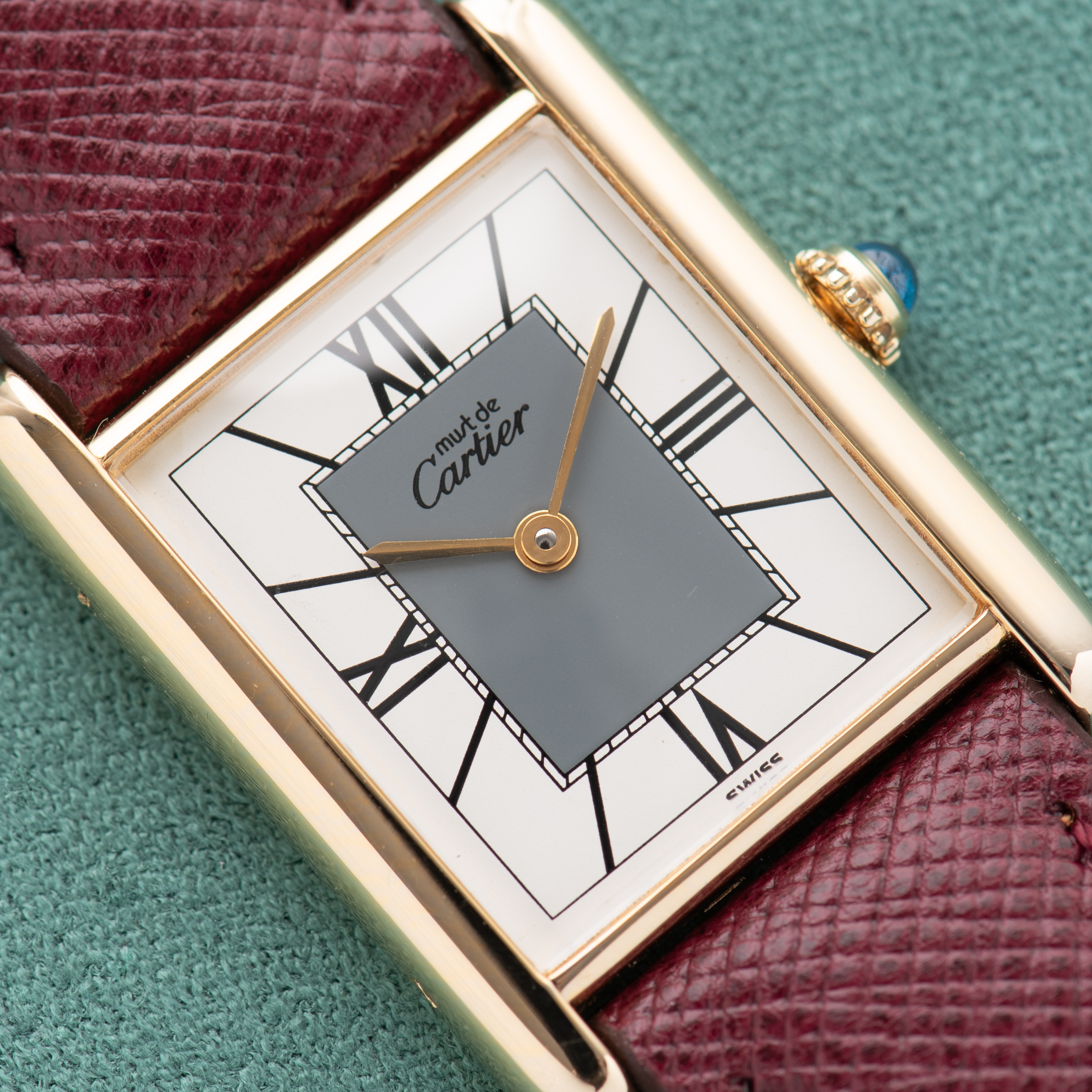 Vue de Cartier Tank De Must Vermeil GM Full Set Réf 590005