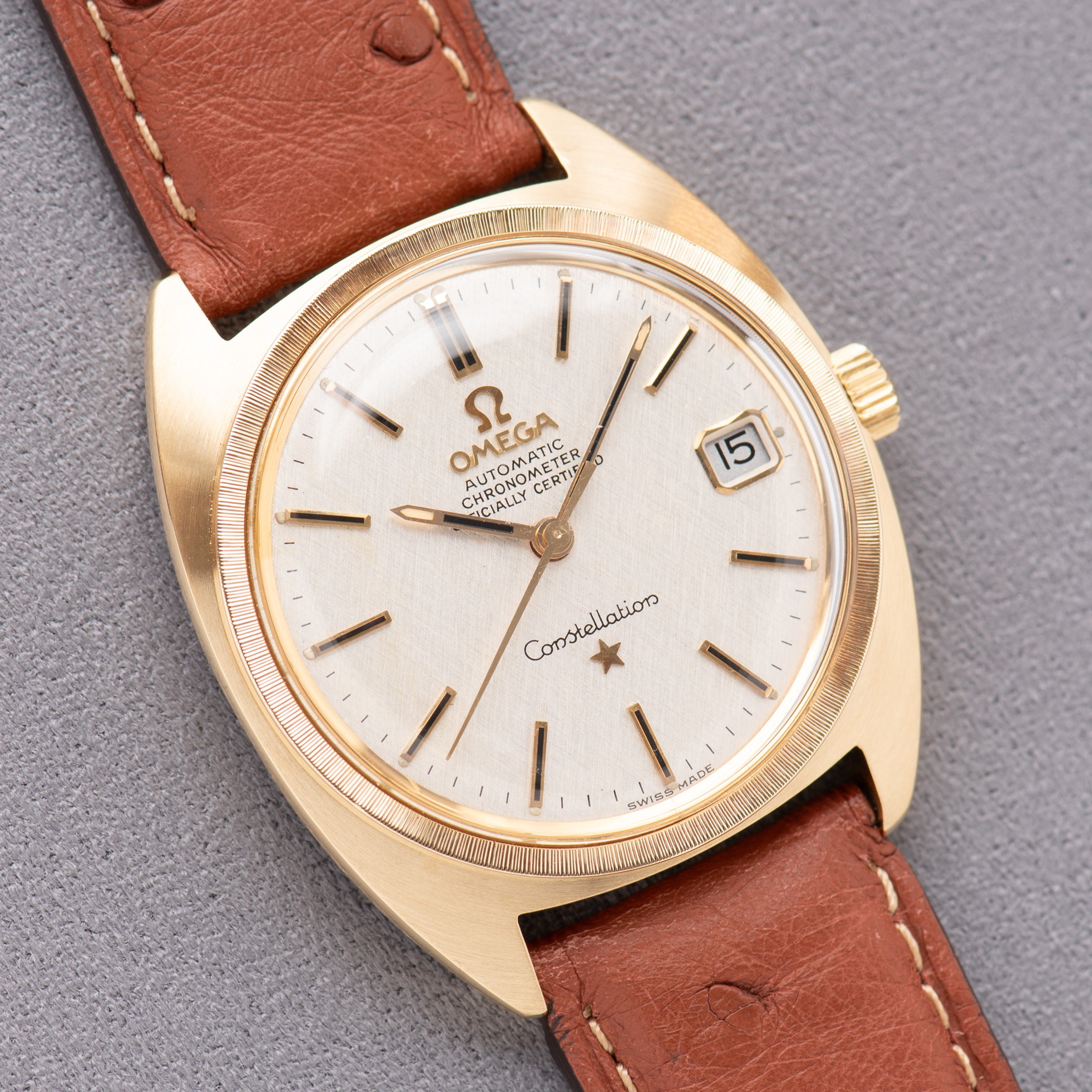 Zicht op Omega Automatic Constellation C-vorm "Linnen Dial" 18K