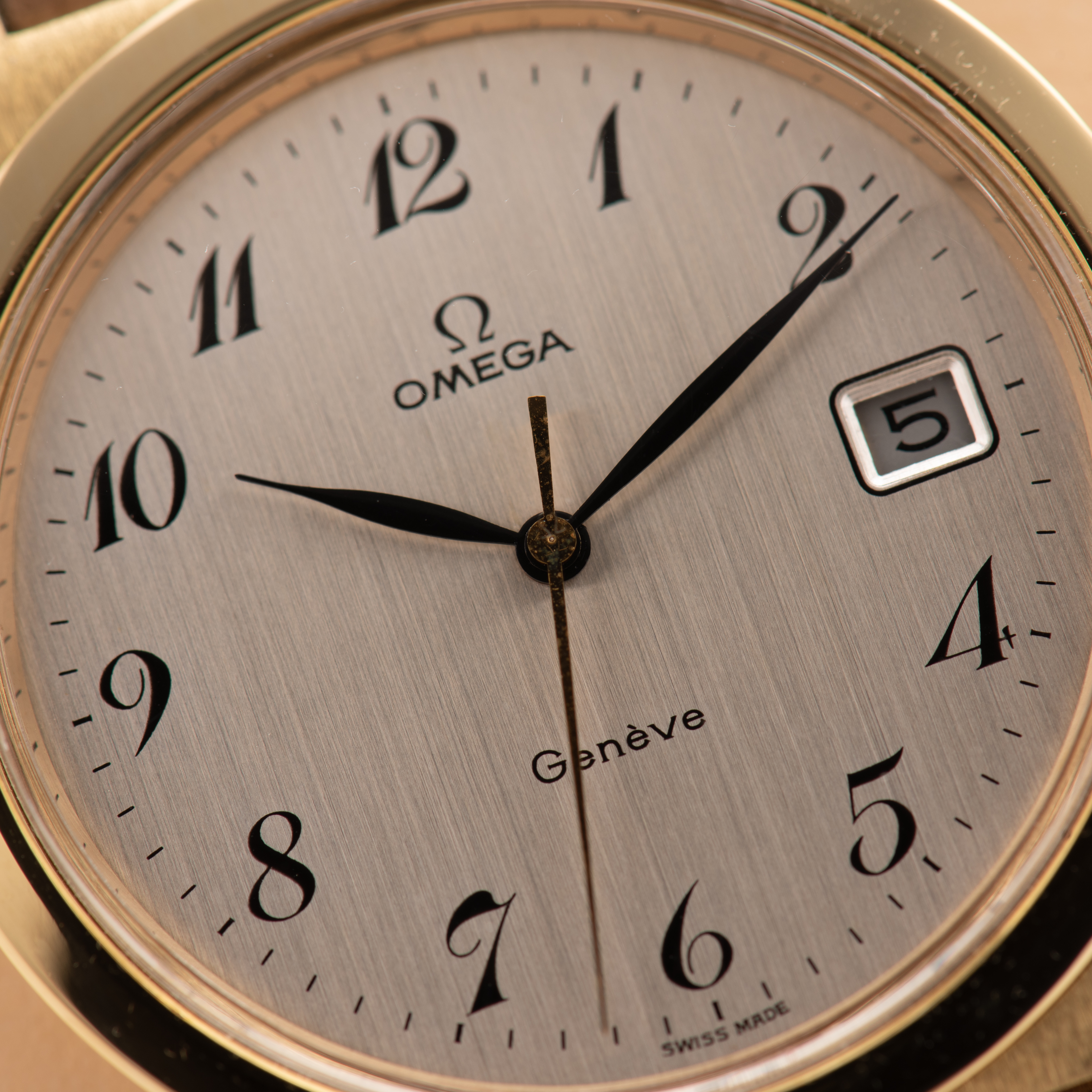 View of Omega Genève Mécanique Date Breguet Dial Réf 136.0102 from 1972
